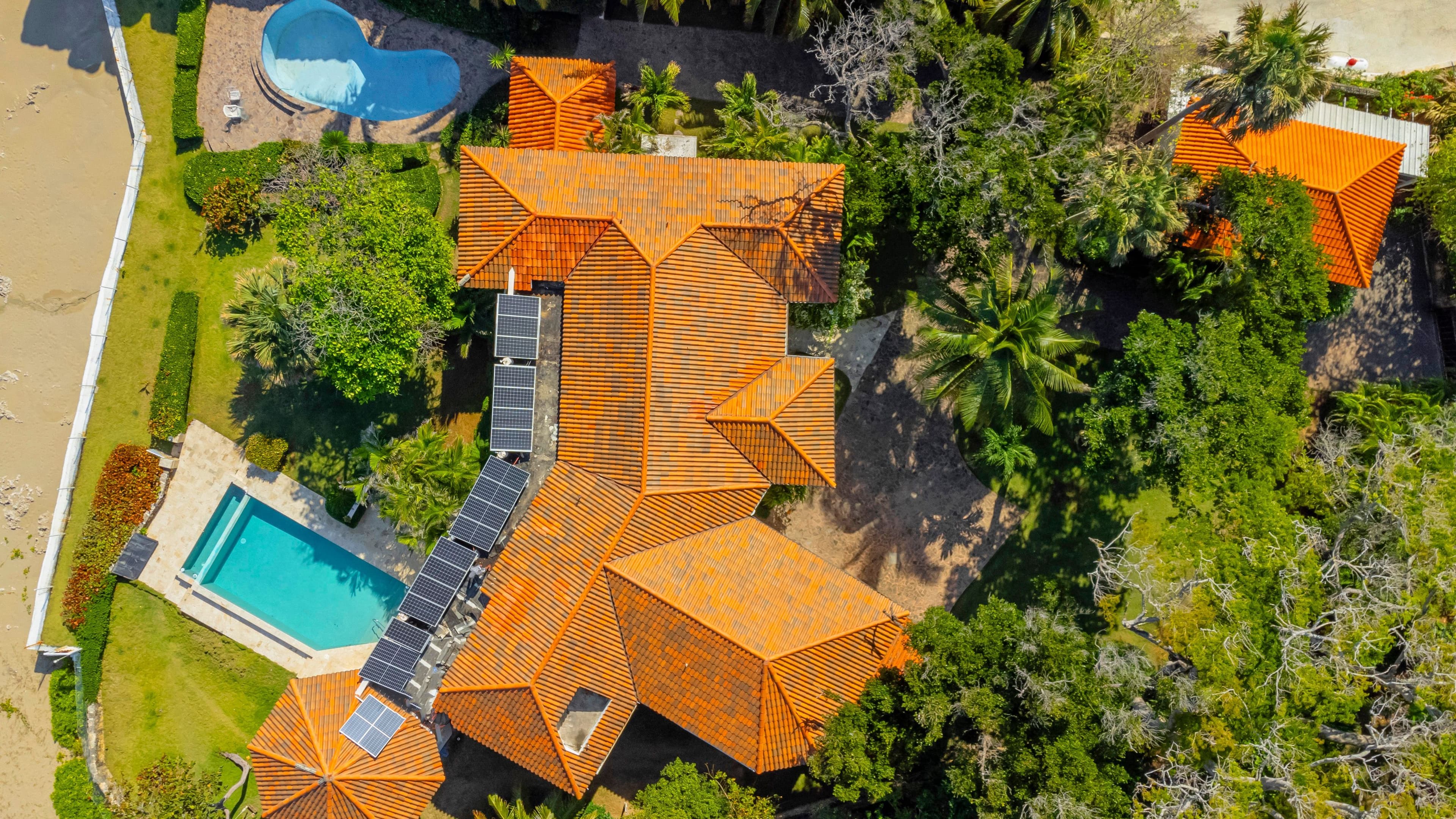 8-Bedroom Oceanfront Estate with Two Pools in Playa Chiquita, Sosúa, photo 28