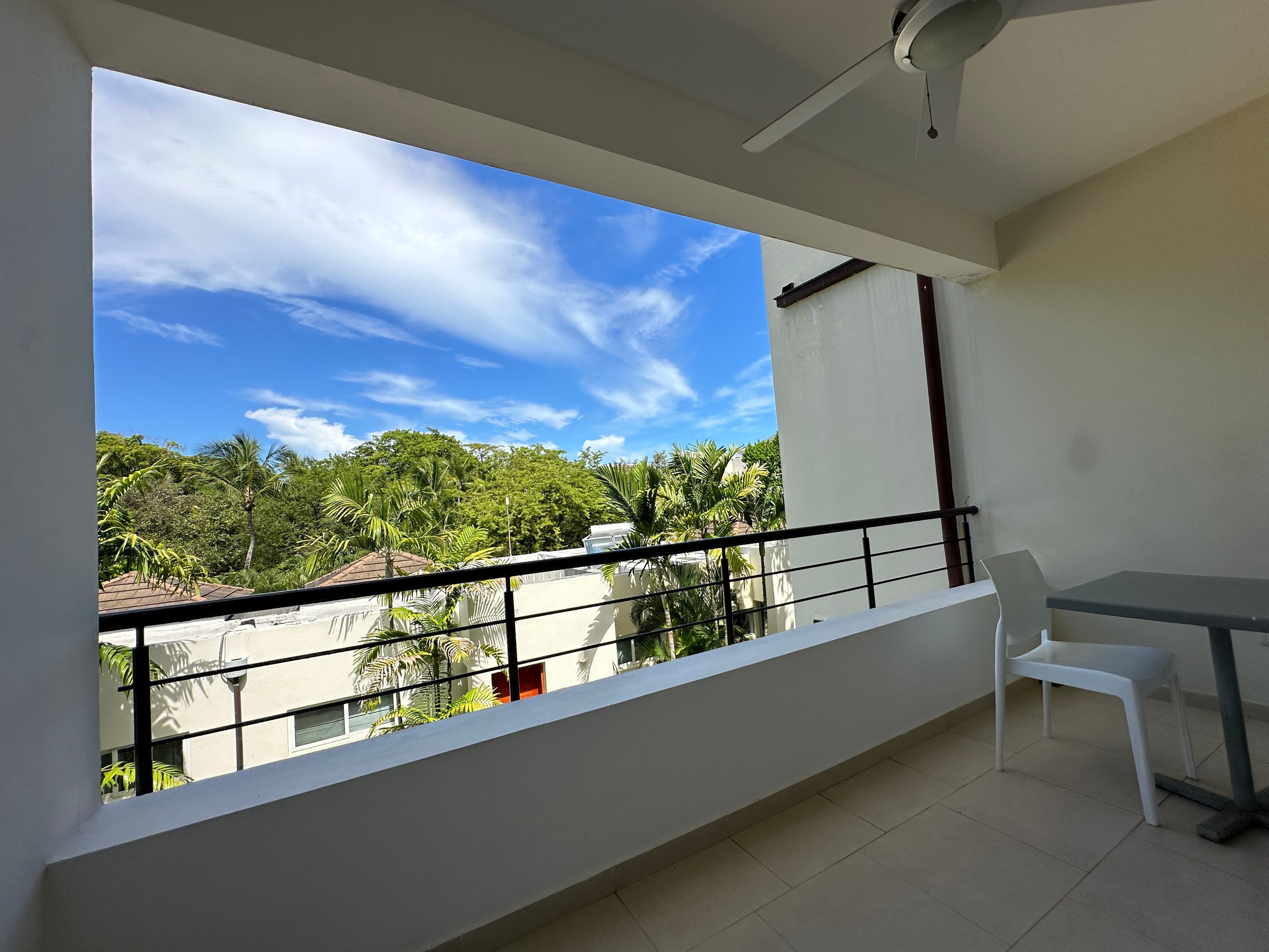 2-Bedroom Furnished Condo in Beachfront Infiniti Blu, Sosúa — Balcony