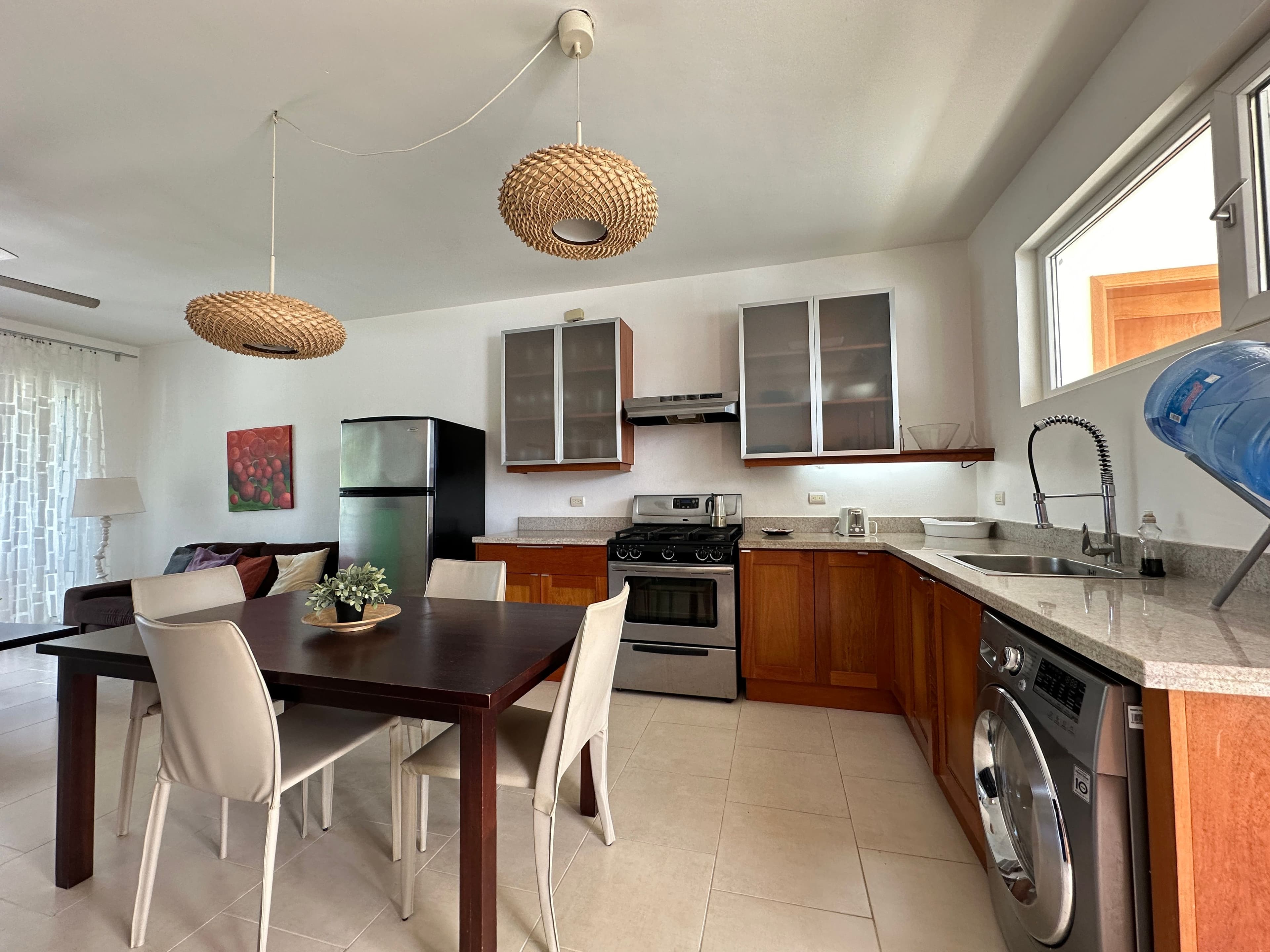 2-Bedroom Furnished Condo in Beachfront Infiniti Blu, Sosúa — Kitchen