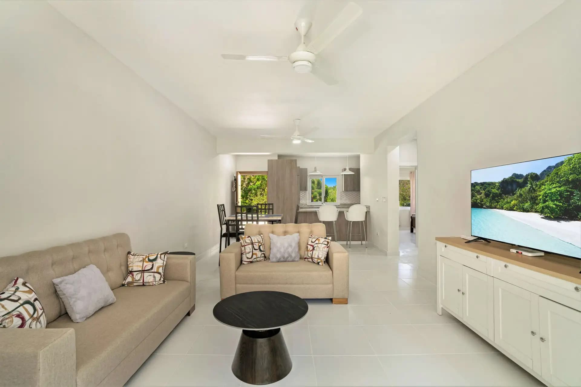 Modern Two-Bedroom Condo in Hispaniola Hill Side Condos for sale, Foto 2