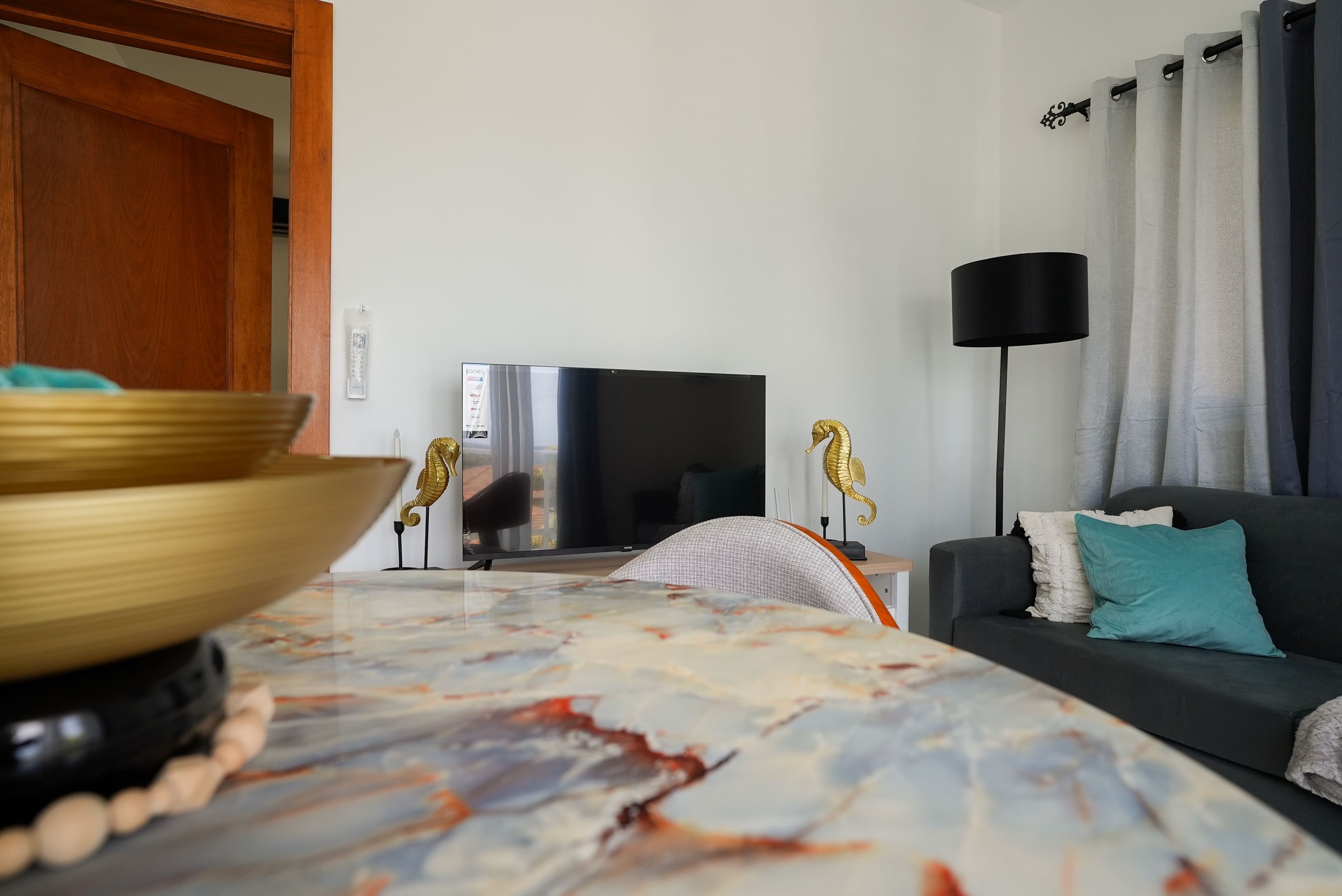 1-Bedroom Ocean-View Condo in the Breeze Building, Sosúa — Open living & dining area