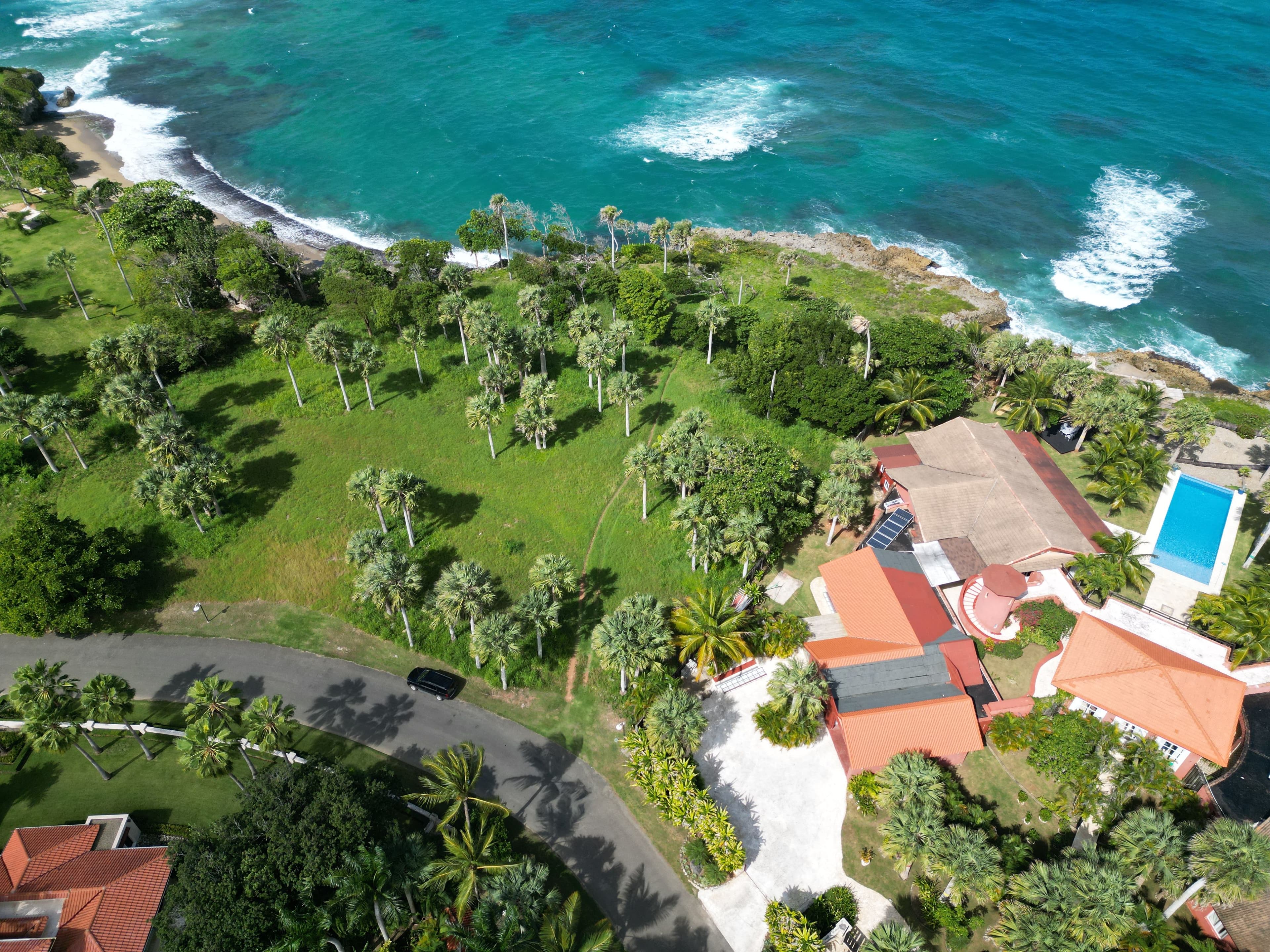 8,456 m² Oceanfront Cliff-Front Lot in Sea Horse Ranch, Cabarete, photo 2