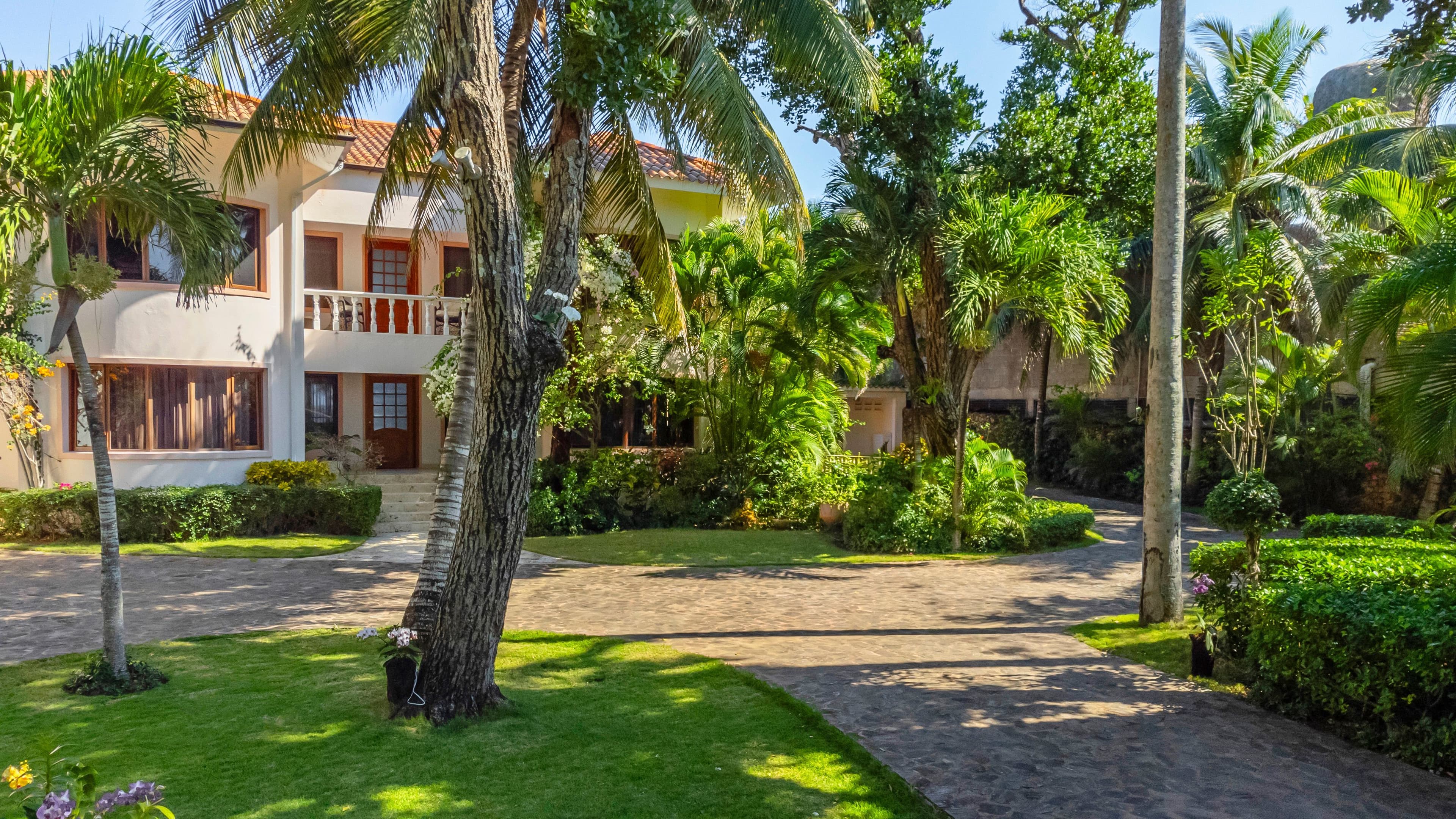 8-Bedroom Oceanfront Estate with Two Pools in Playa Chiquita, Sosúa, photo 29