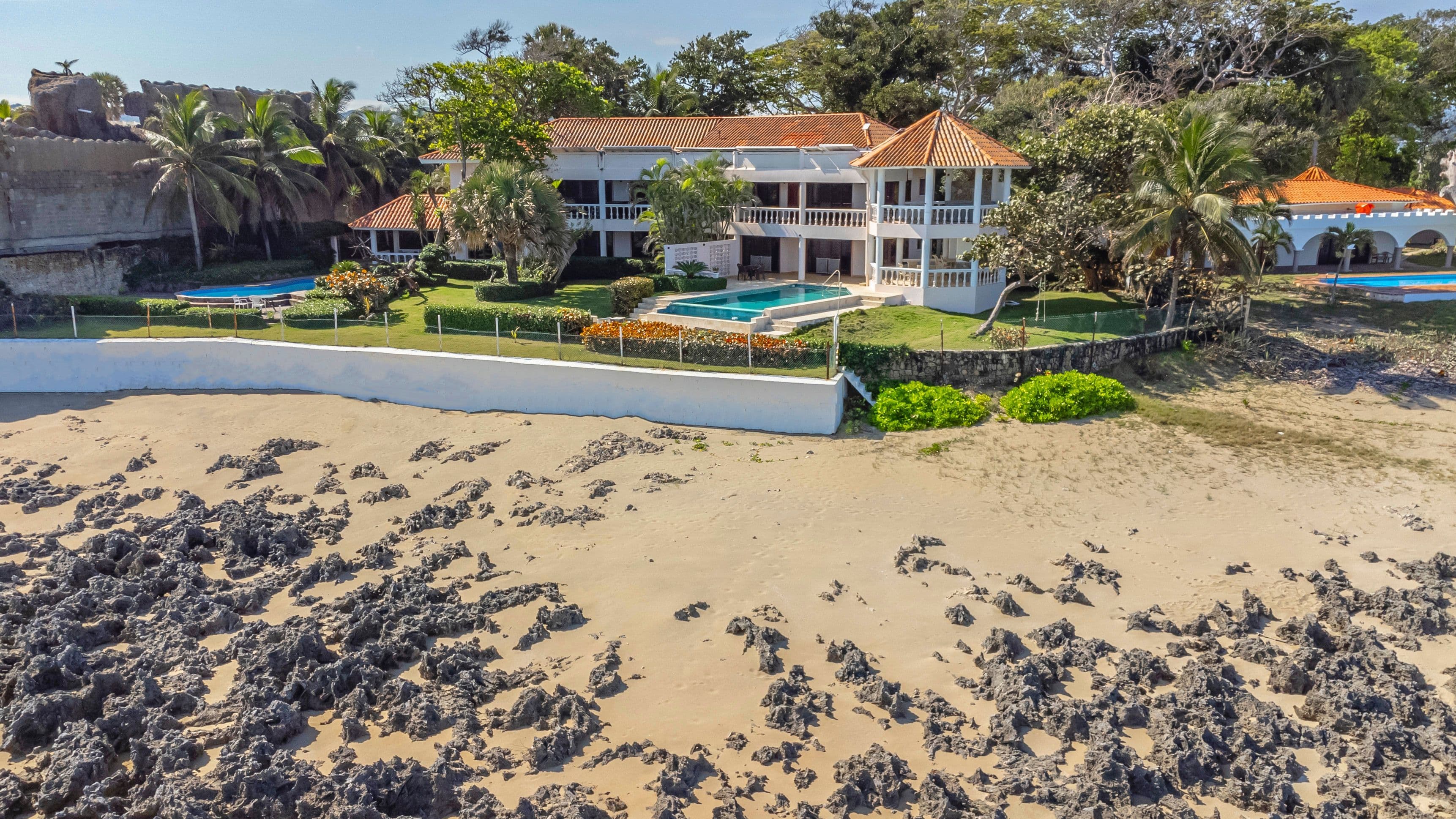 8-Bedroom Oceanfront Estate with Two Pools in Playa Chiquita, Sosúa, photo 30