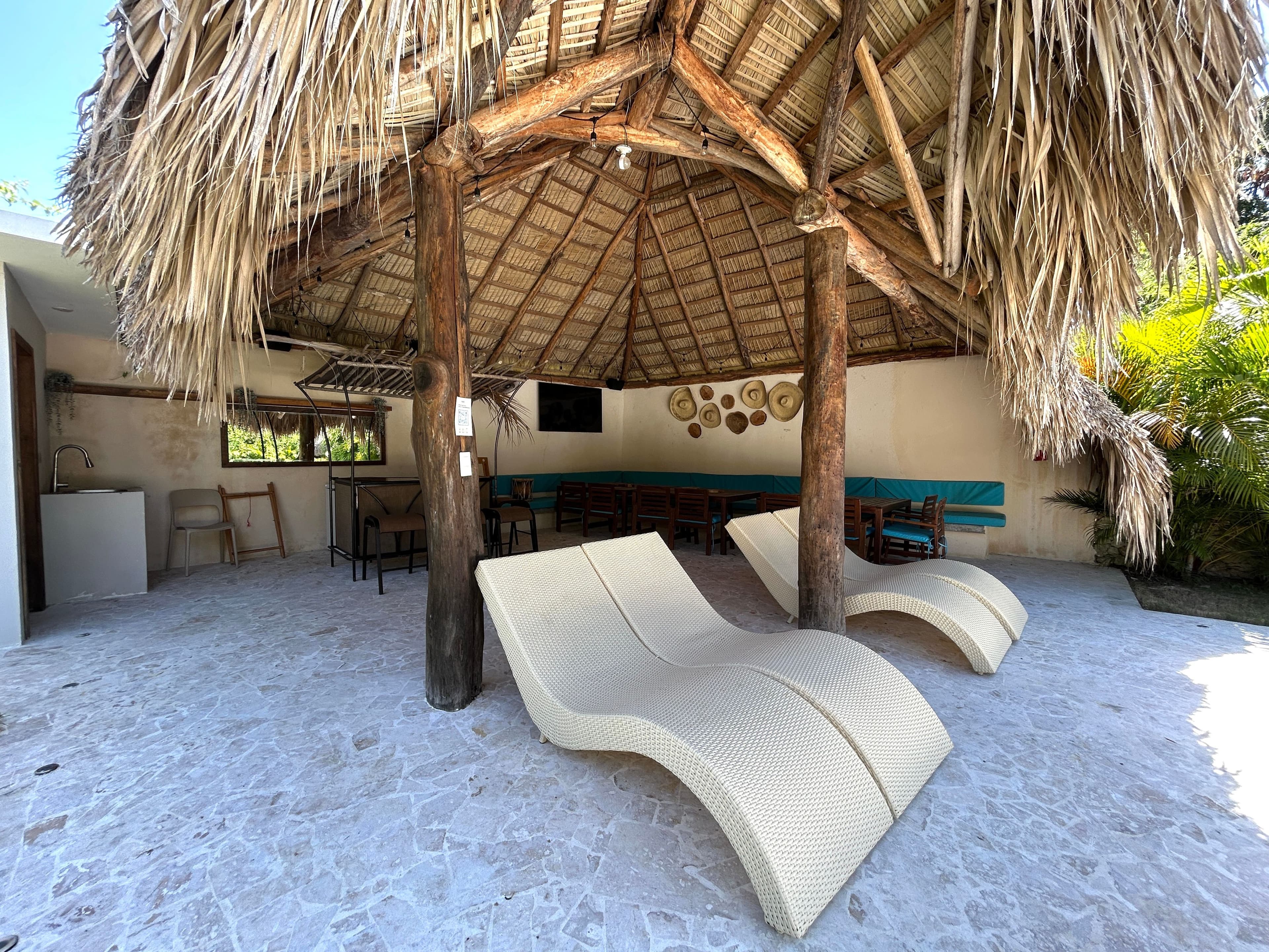 9-Bedroom Villa with Pool and Jacuzzi Near Laguna Beach in Sosúa — Terrace