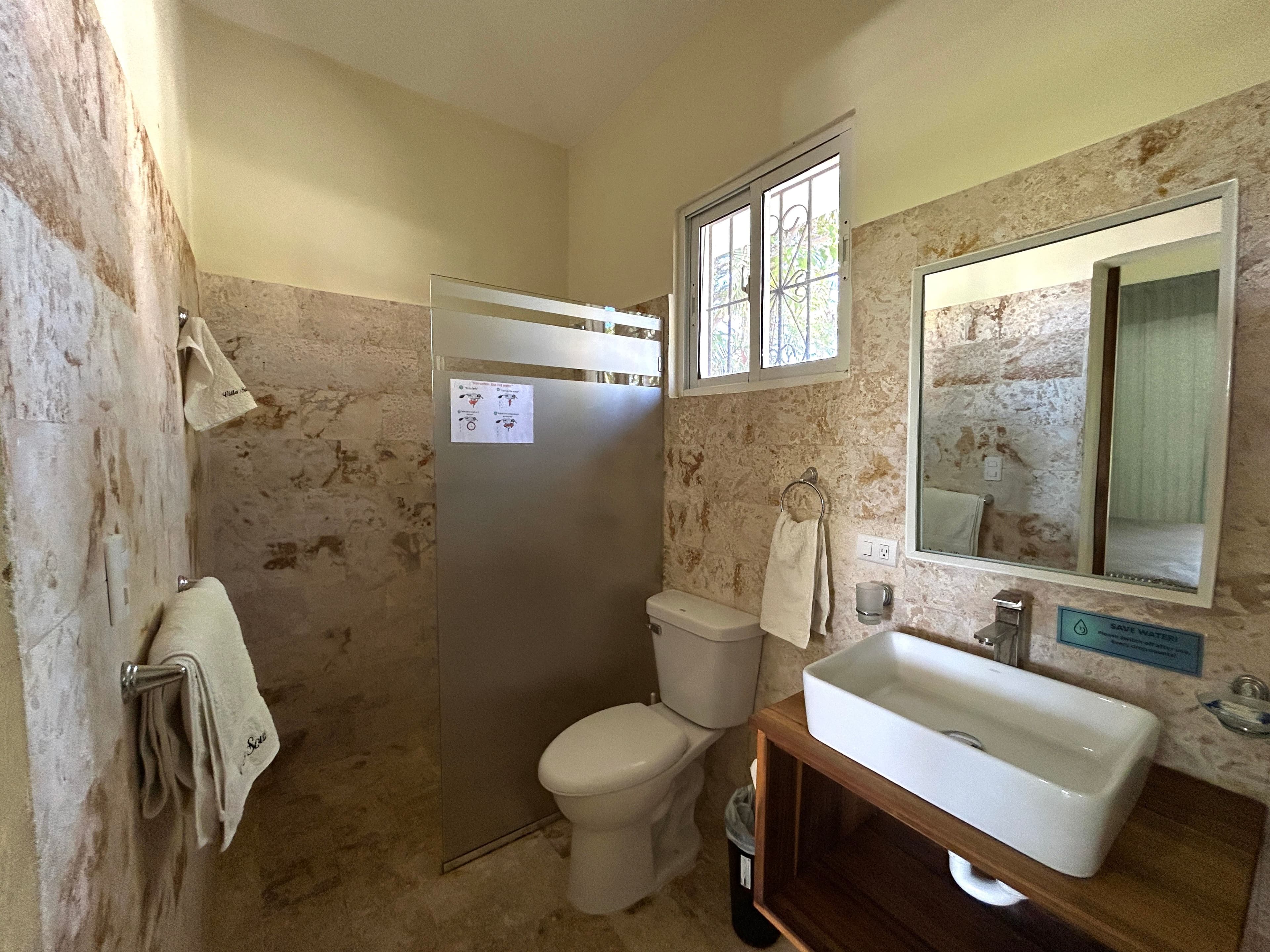 9-Bedroom Villa with Pool and Jacuzzi Near Laguna Beach in Sosúa — Bathroom