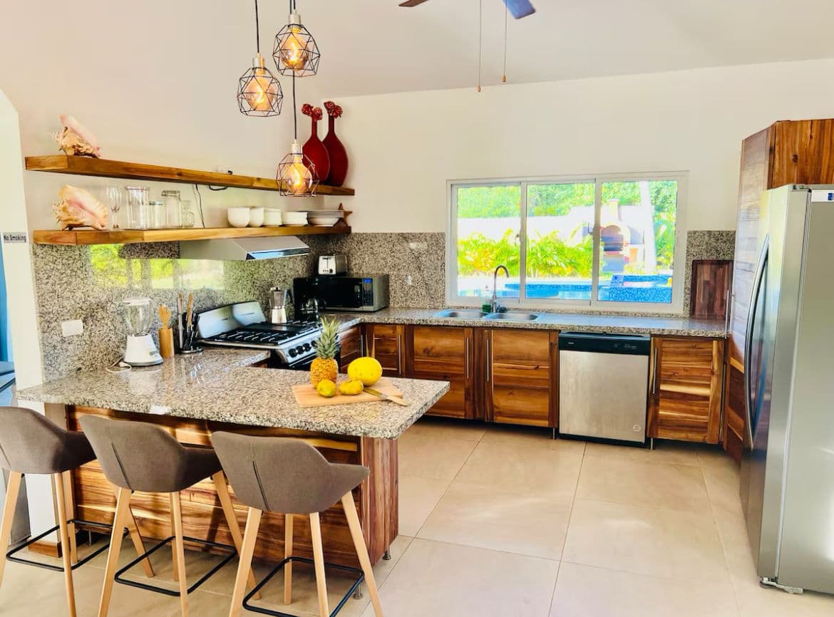9-Bedroom Villa with Pool and Jacuzzi Near Laguna Beach in Sosúa — Kitchen
