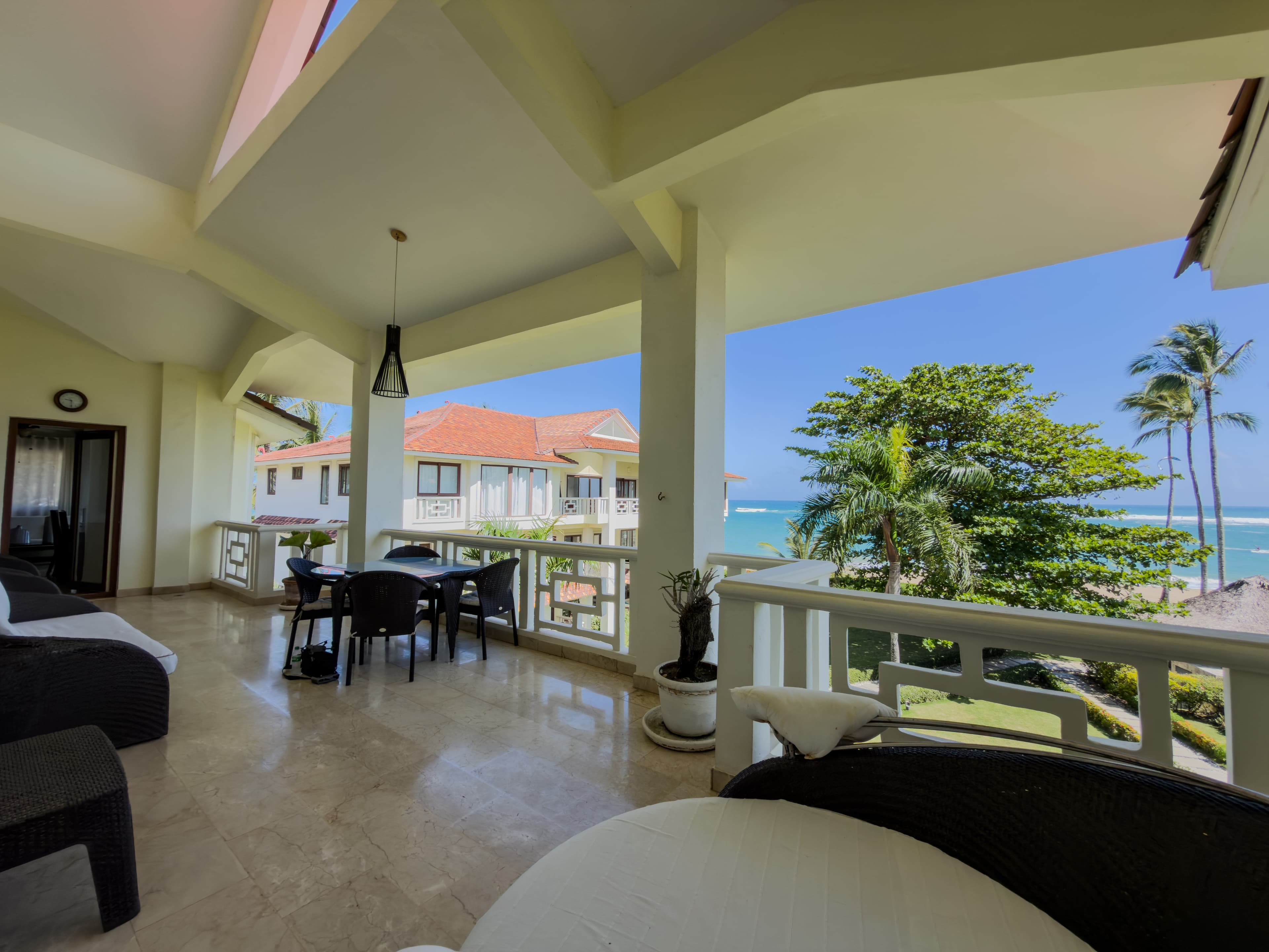 4-Bedroom Beachfront Penthouse with Ocean Terraces in Cabarete — Terrace