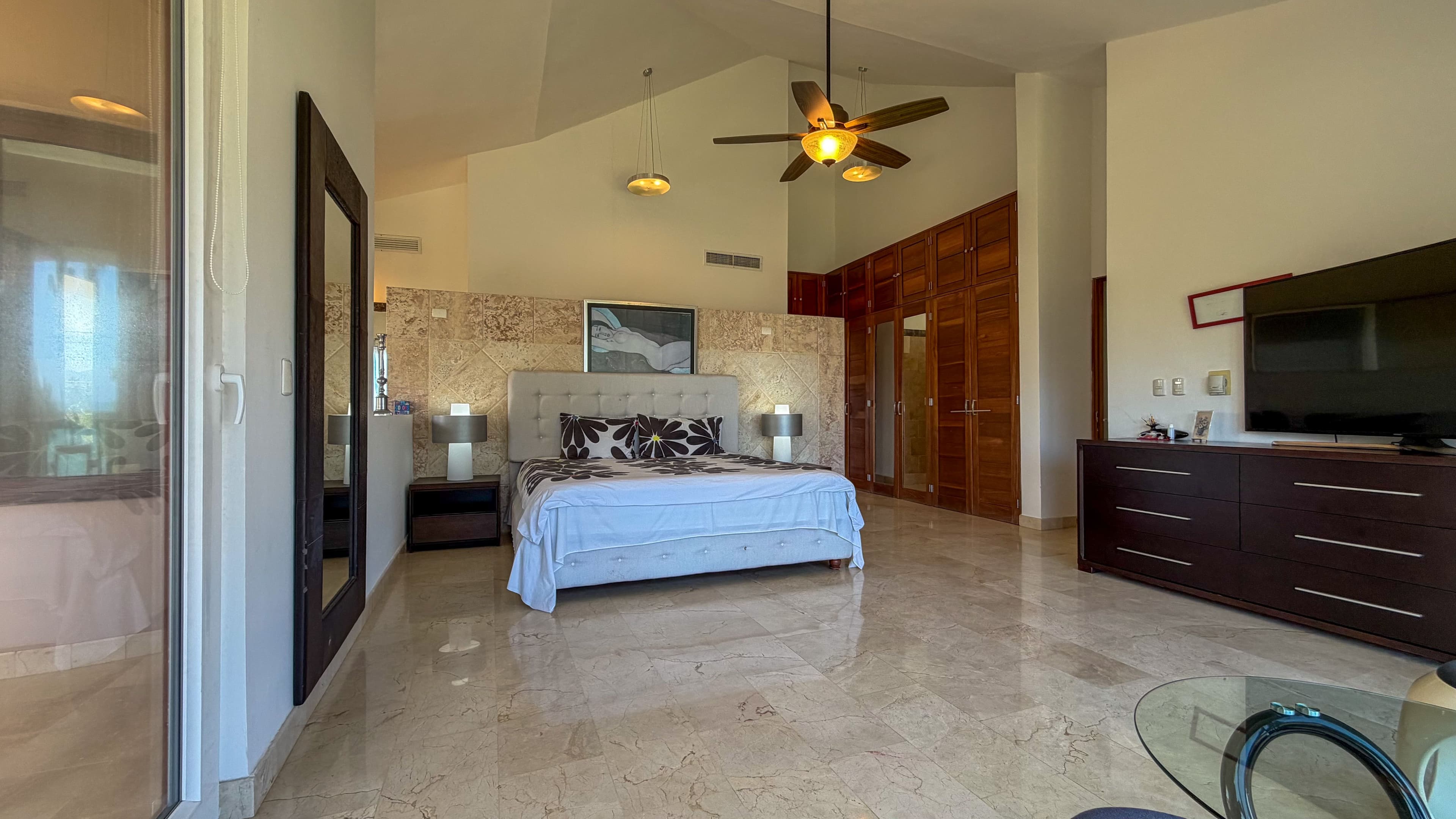 4-Bedroom Beachfront Penthouse with Ocean Terraces in Cabarete — Bedroom