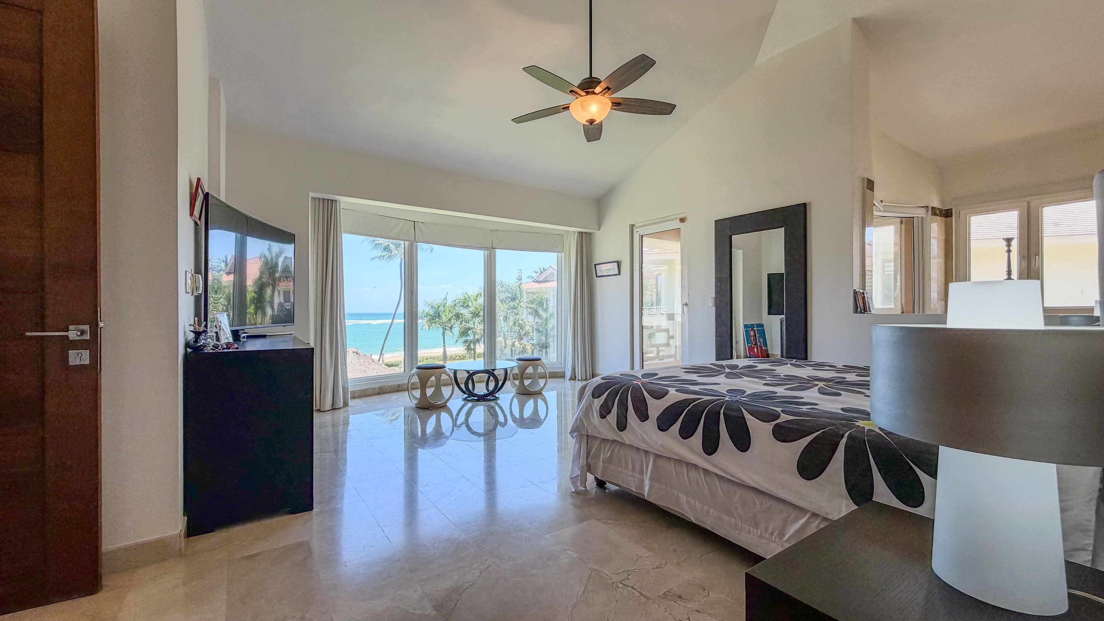 4-Bedroom Beachfront Penthouse with Ocean Terraces in Cabarete — Bedroom