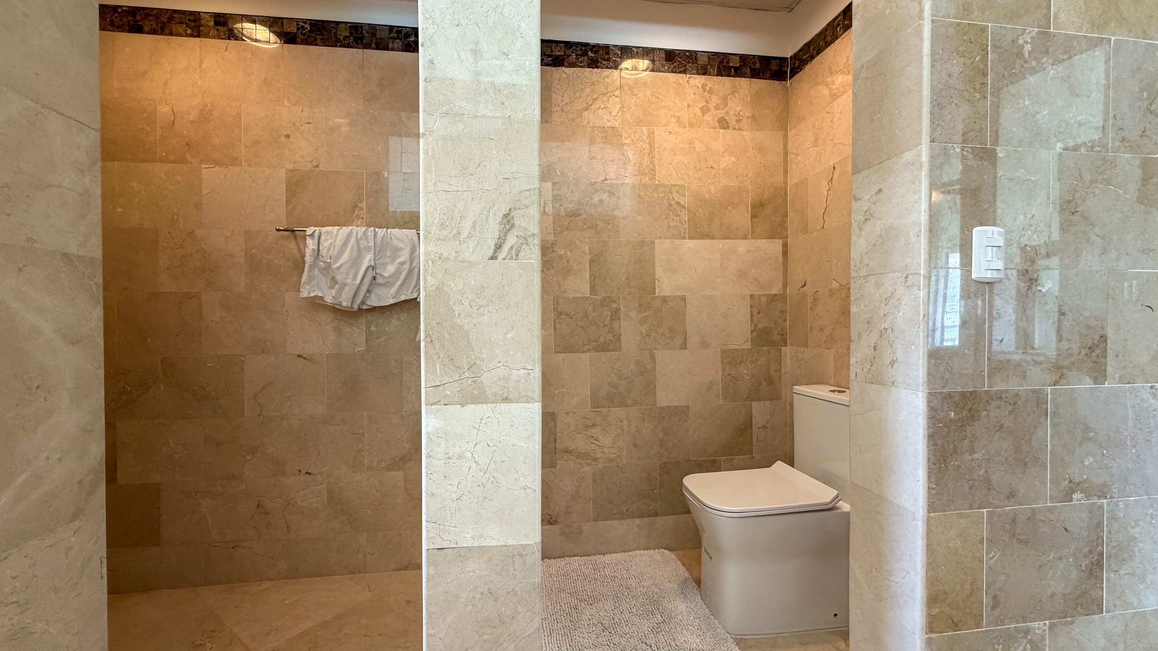 4-Bedroom Beachfront Penthouse with Ocean Terraces in Cabarete — Bathroom