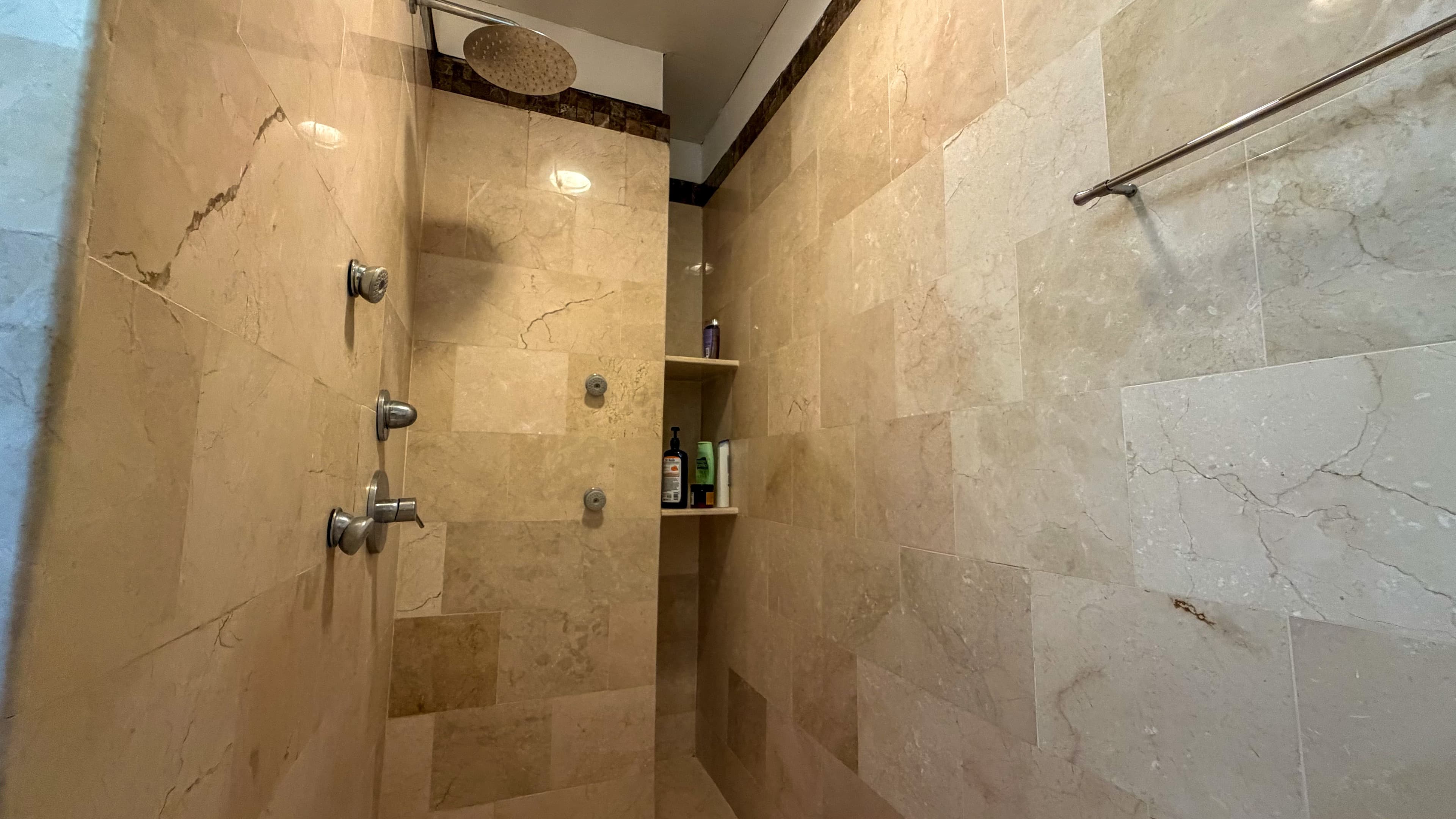 4-Bedroom Beachfront Penthouse with Ocean Terraces in Cabarete — Bathroom
