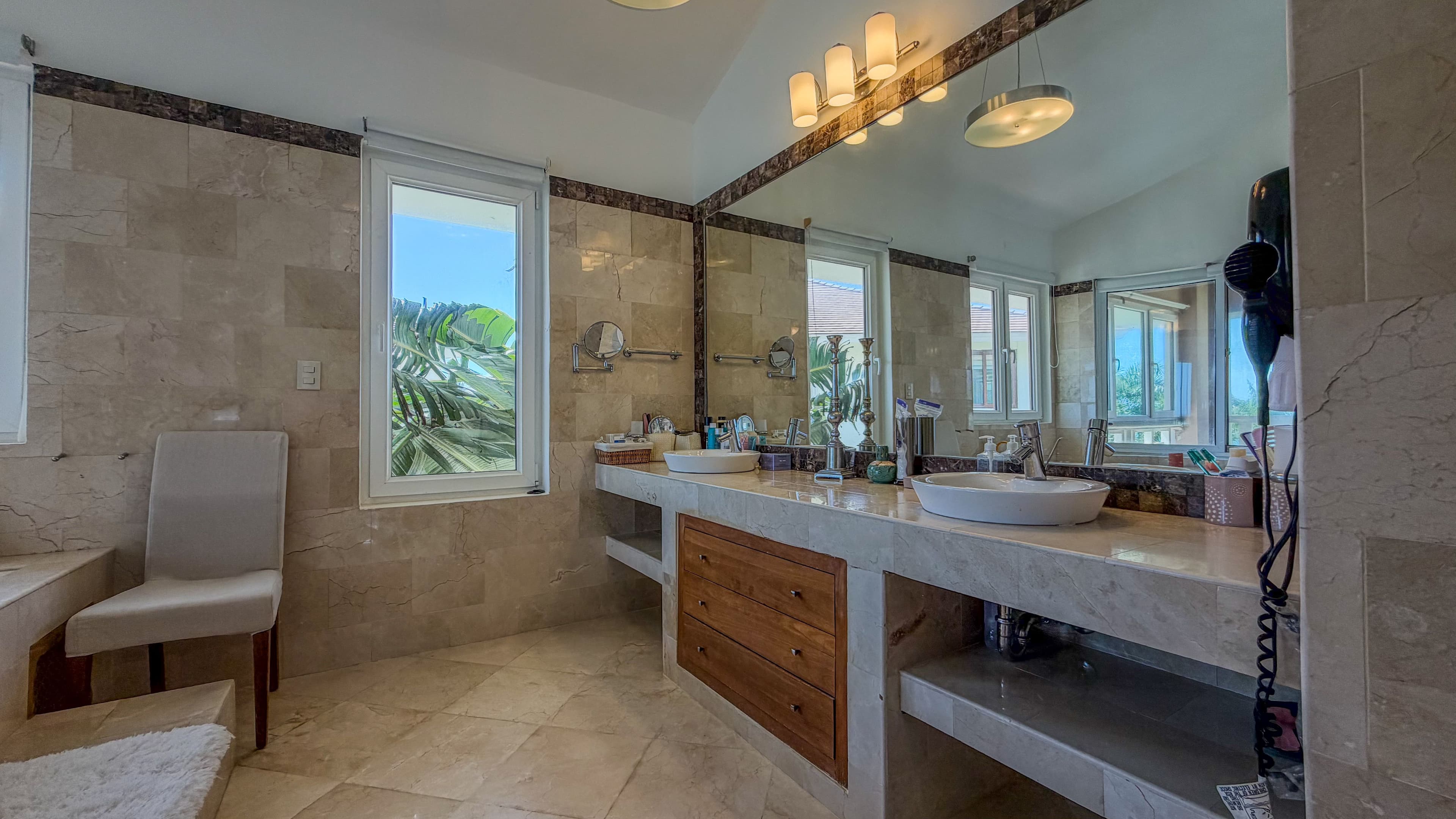 4-Bedroom Beachfront Penthouse with Ocean Terraces in Cabarete — Bathroom