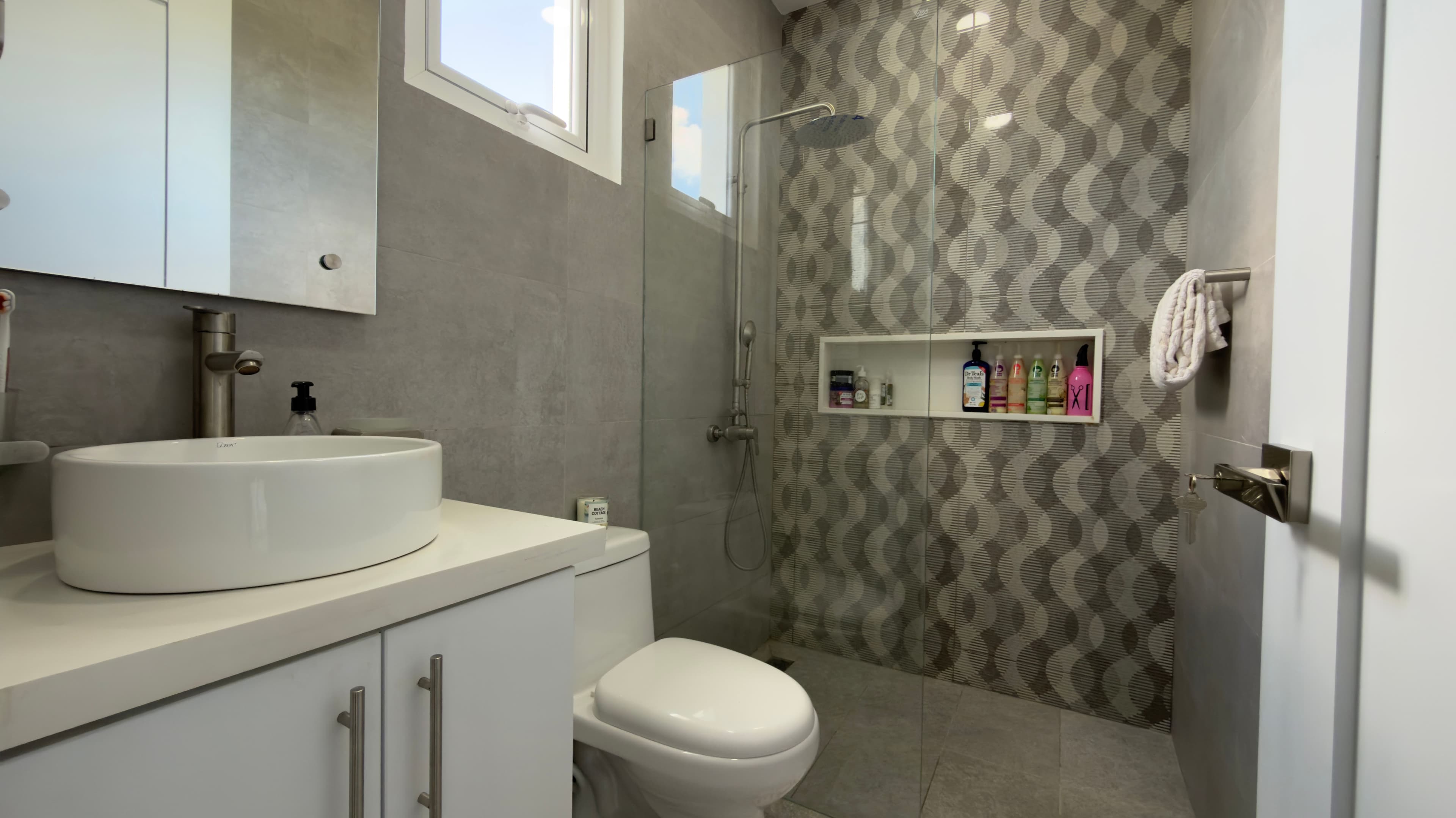 3-Bedroom Furnished Villa with Private Pool in Sosúa Ocean Village — Bathroom