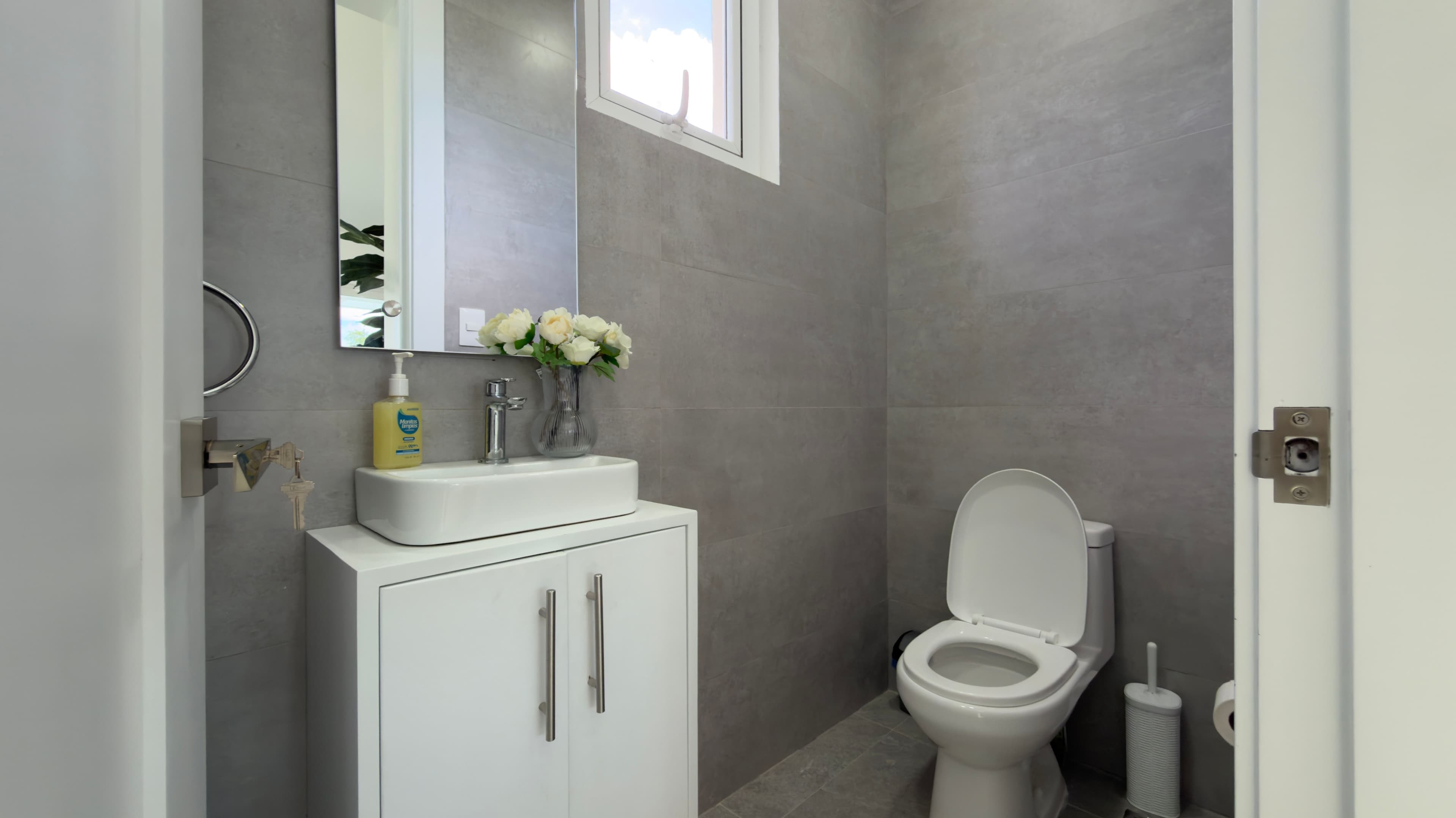 3-Bedroom Furnished Villa with Private Pool in Sosúa Ocean Village — Guest toilet