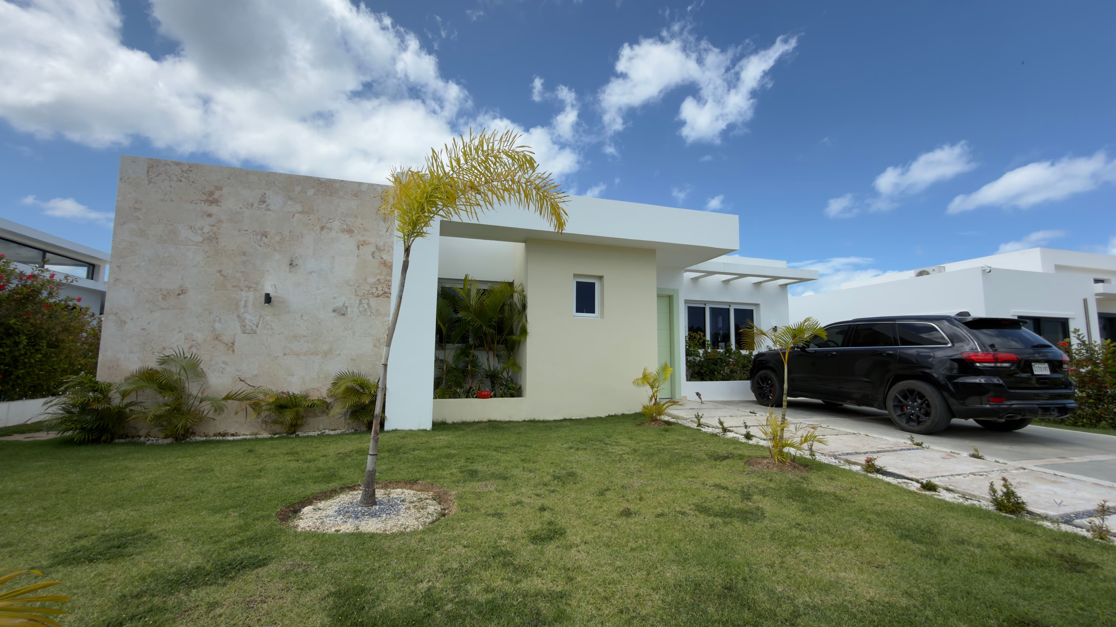 3-Bedroom Furnished Villa with Private Pool in Sosúa Ocean Village — Garden