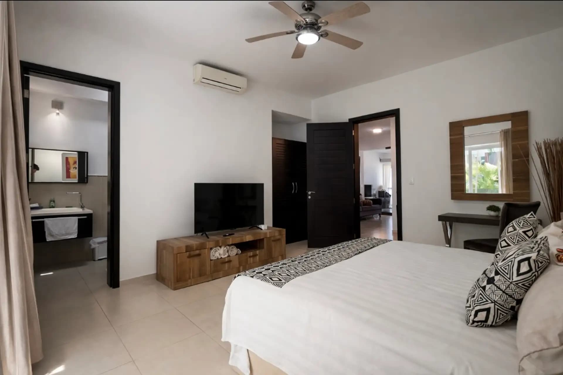 Exclusive Beachfront 3-Bedroom Apartment in Infiniti Blu Sosúa for sale, photo 5