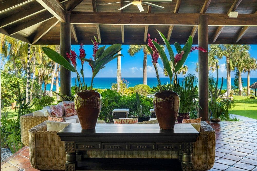 5-Bedroom Oceanfront Villa with 25 m Lap Pool in Sea Horse Ranch — Terrace