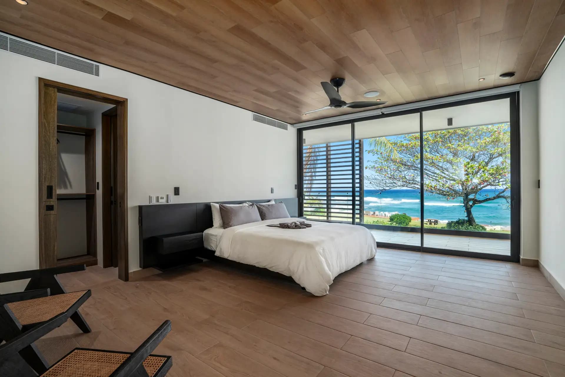 Luxusvilla mit 10 Schlafzimmern direkt am Strand zu verkaufen in Playa Encuentro | Modernes Anwesen am Meer, Dominikanische Republik, Foto 13