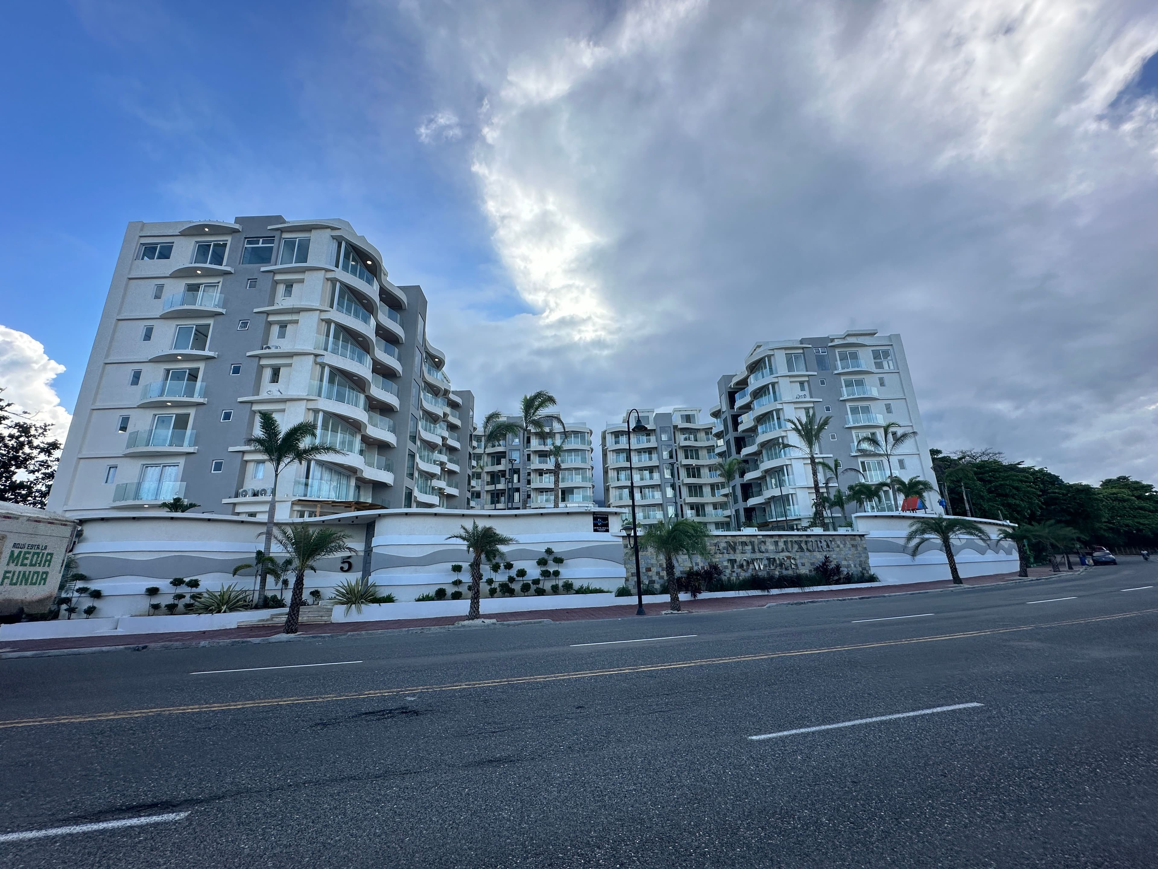 2-Bedroom Oceanfront Condo on the Malecón in Puerto Plata — Exterior