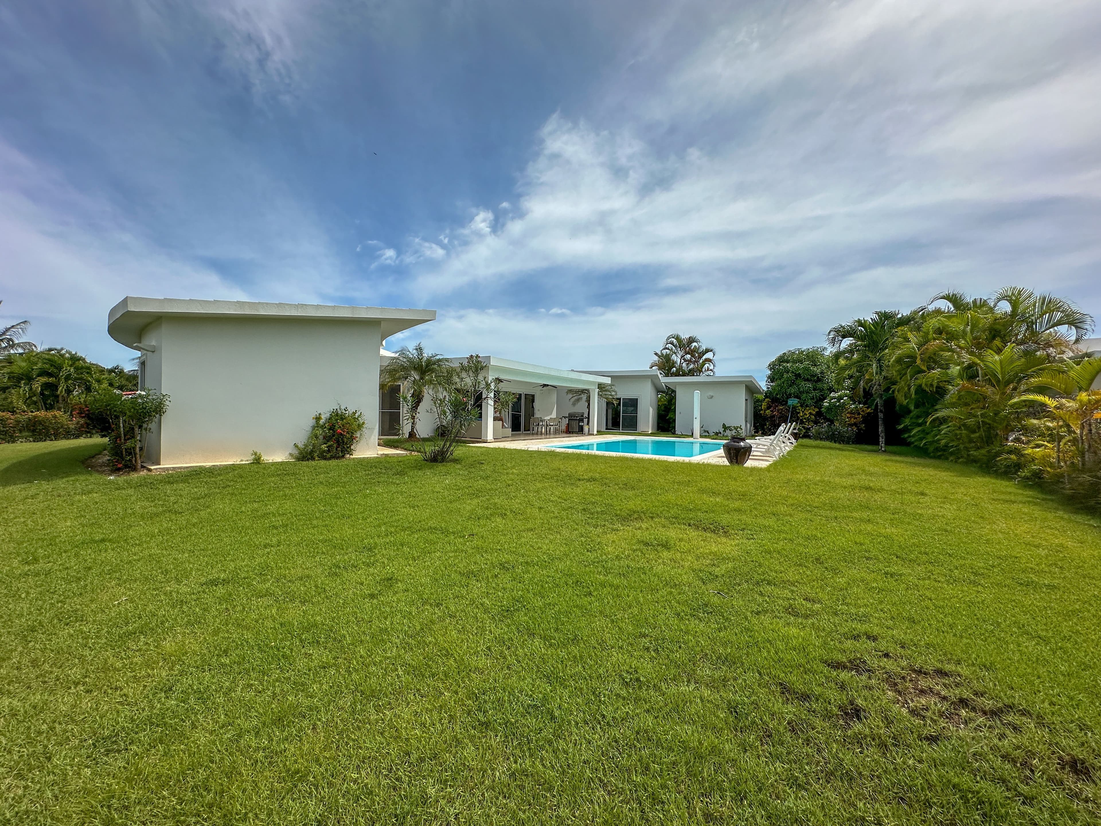 4-Bedroom Villa with Private Pool in Casa Linda, Sosúa — Garden