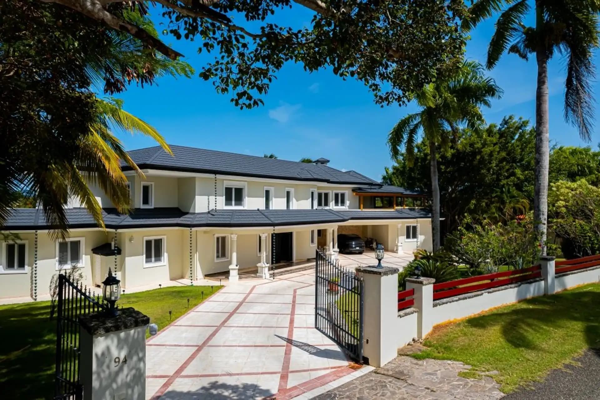 Villa Soleil – Élégant domaine de 5 chambres à Sea Horse Ranch sur un double terrain, photo 2
