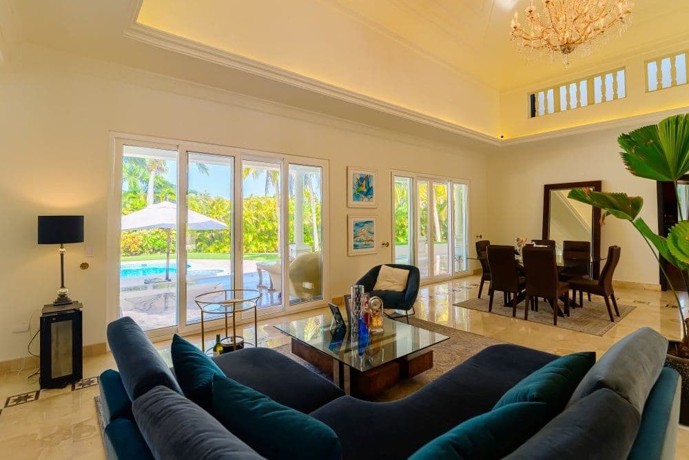 5-Bedroom Villa on a Double Lot in Sea Horse Ranch — Open living & dining area