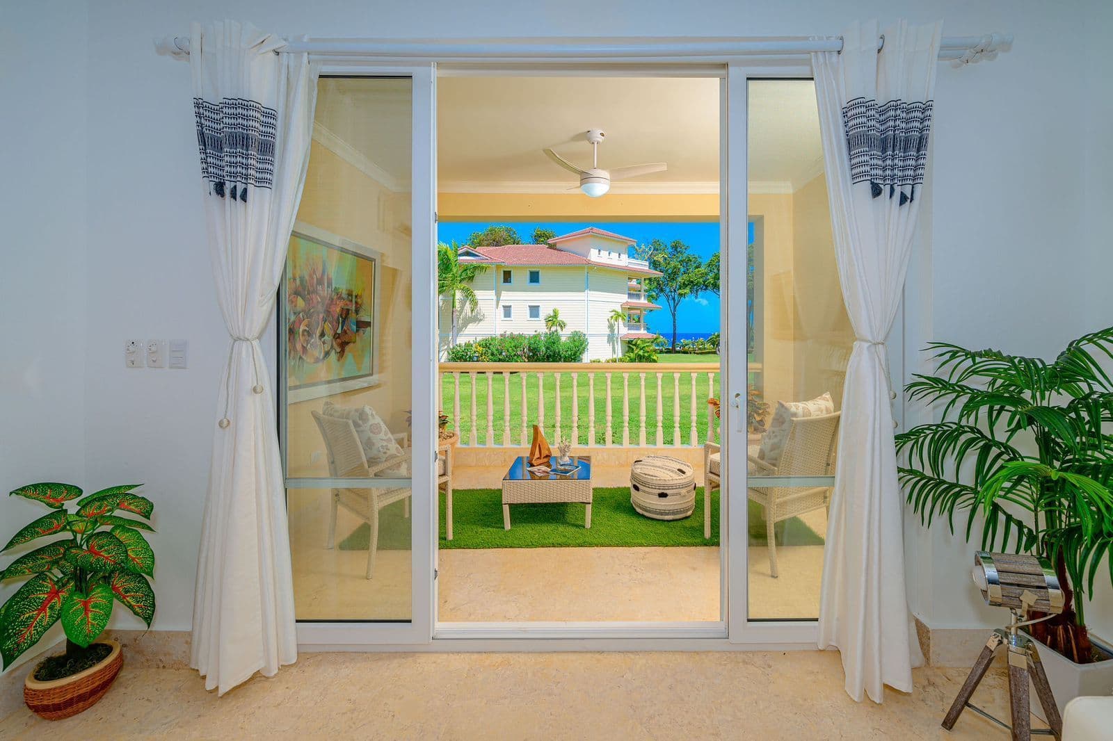 2-Bedroom Ocean-View Apartment at Hispaniola Beach, Sosúa — Balcony