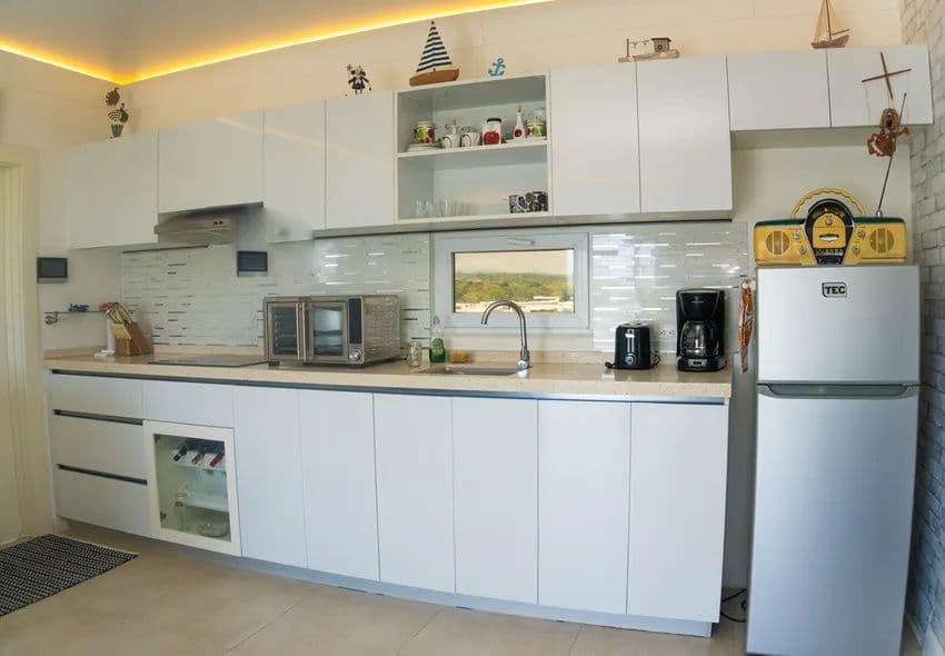 1-Bedroom Furnished Apartment with Ocean View Balcony in Sosúa — Kitchen