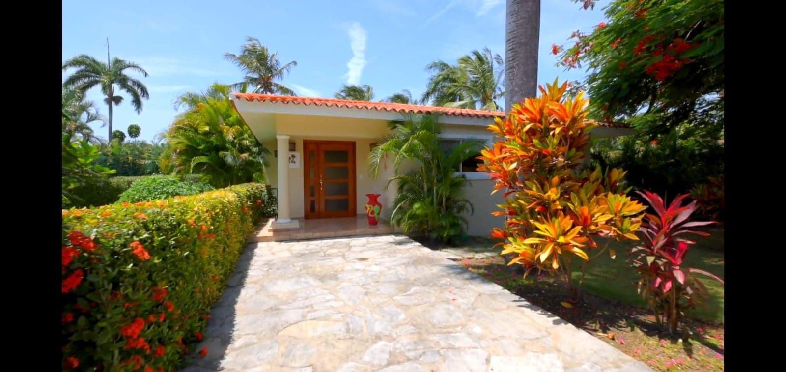 2-Bedroom Villa with Pool and Large Garden in Casa Linda, Sosúa — Exterior