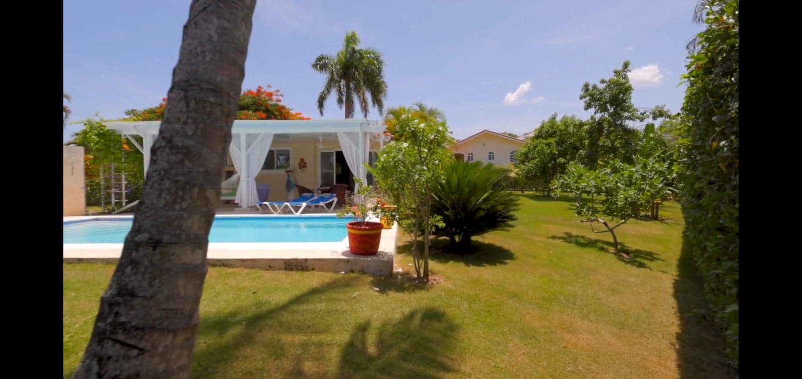 2-Bedroom Villa with Pool and Large Garden in Casa Linda, Sosúa — Garden