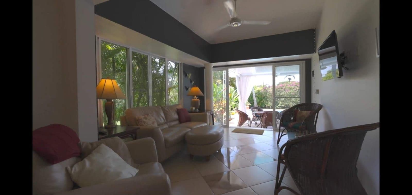 2-Bedroom Villa with Pool and Large Garden in Casa Linda, Sosúa — Living room