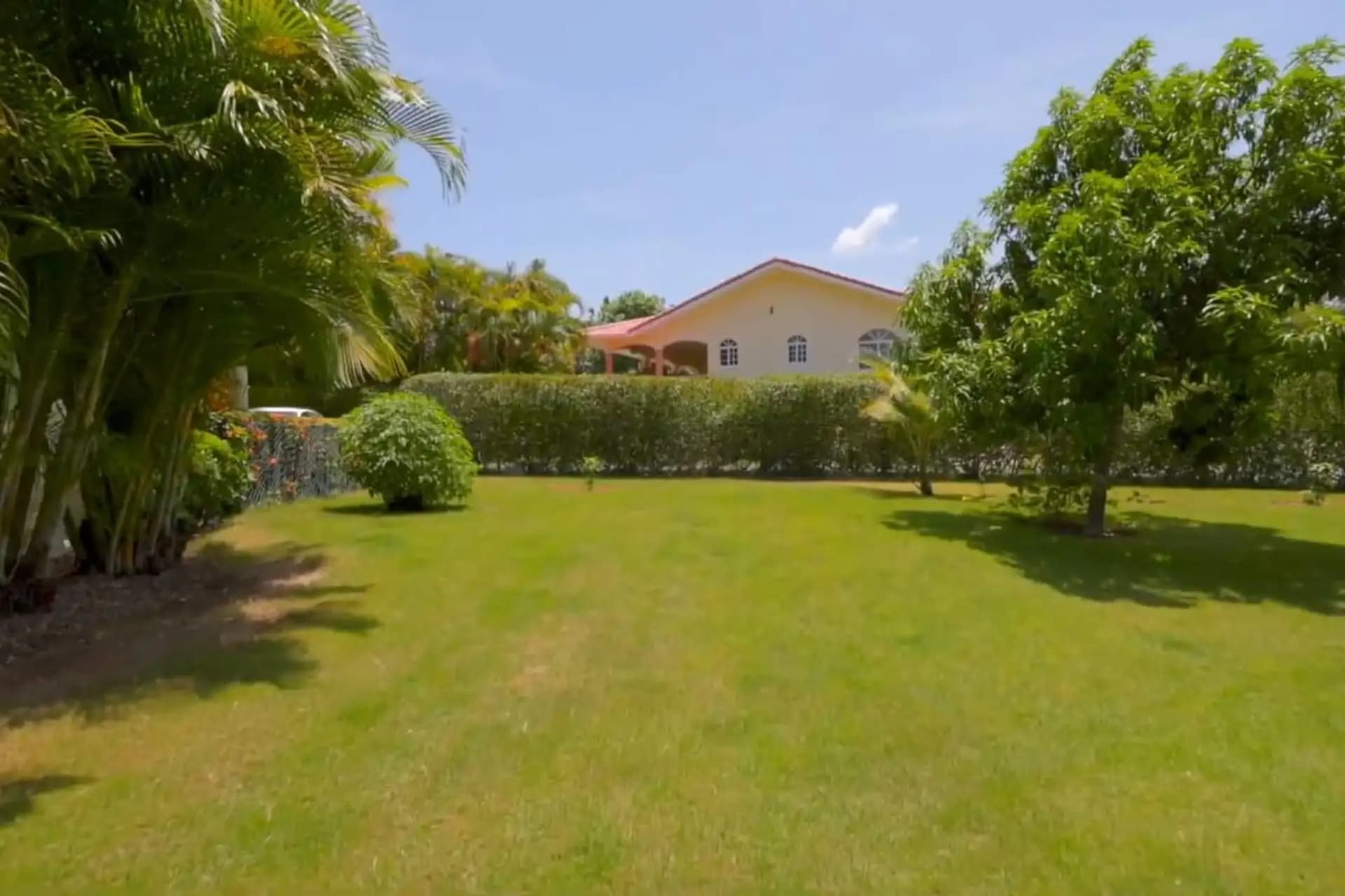 2-Bedroom Villa with Pool and Large Garden in Casa Linda, Sosúa — Garden