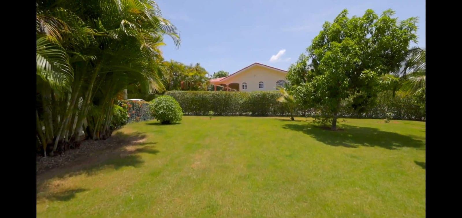 2-Bedroom Villa with Pool and Large Garden in Casa Linda, Sosúa — Garden