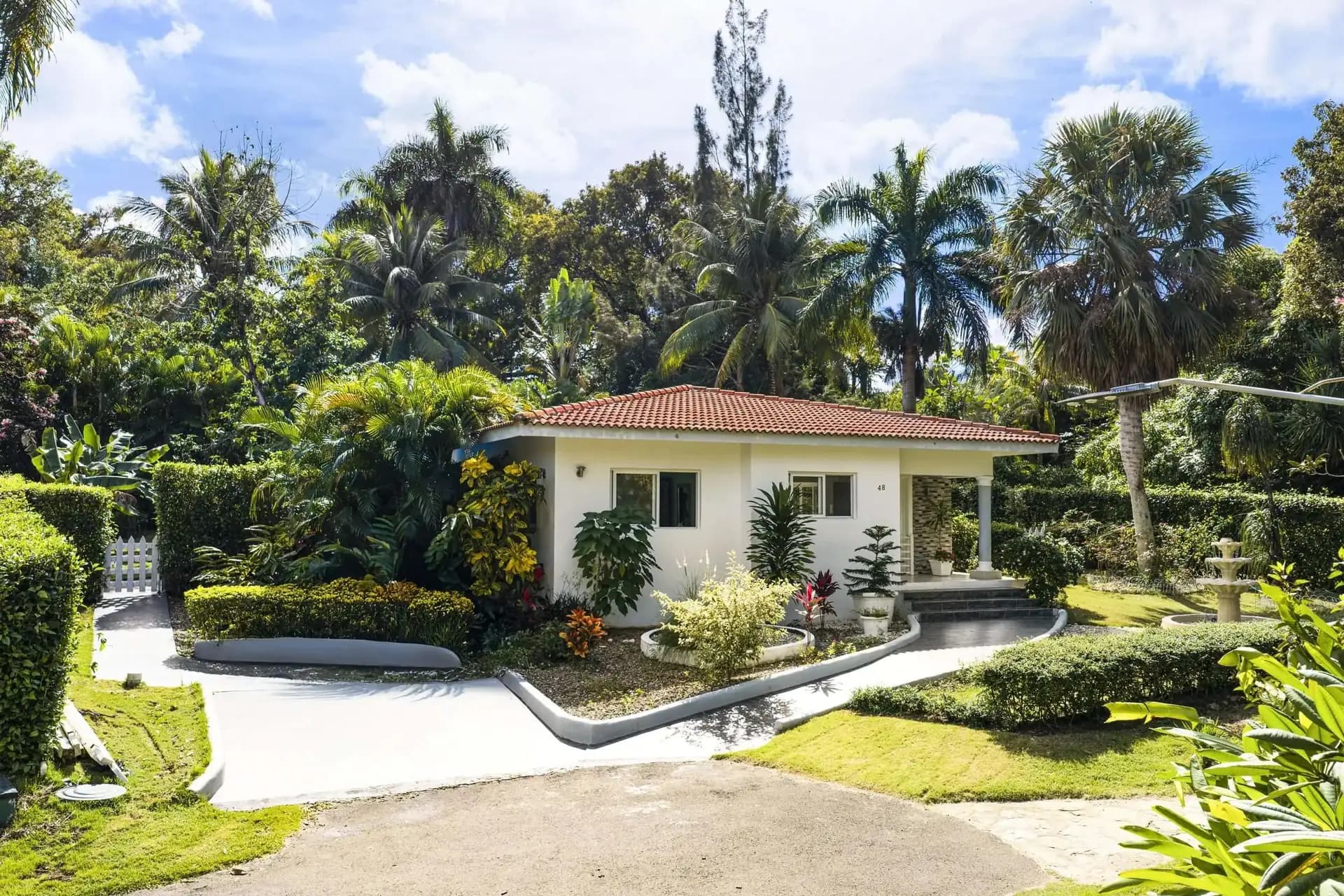2-Bedroom Colibri Villa with Private Pool in Sosúa — Exterior