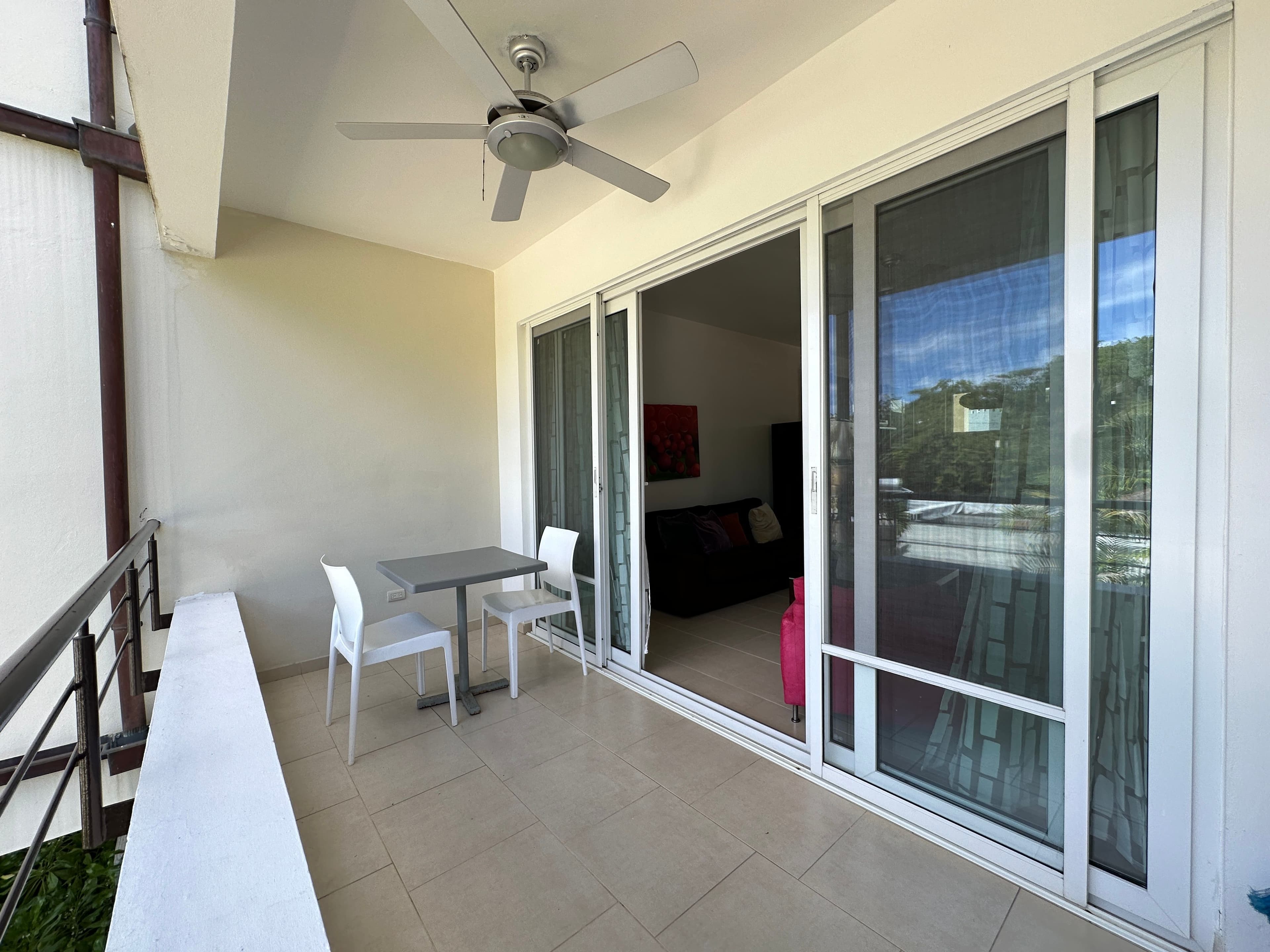 Appartement meublé 2 chambres à Infiniti Blu en bord de plage, Sosúa — Balcony