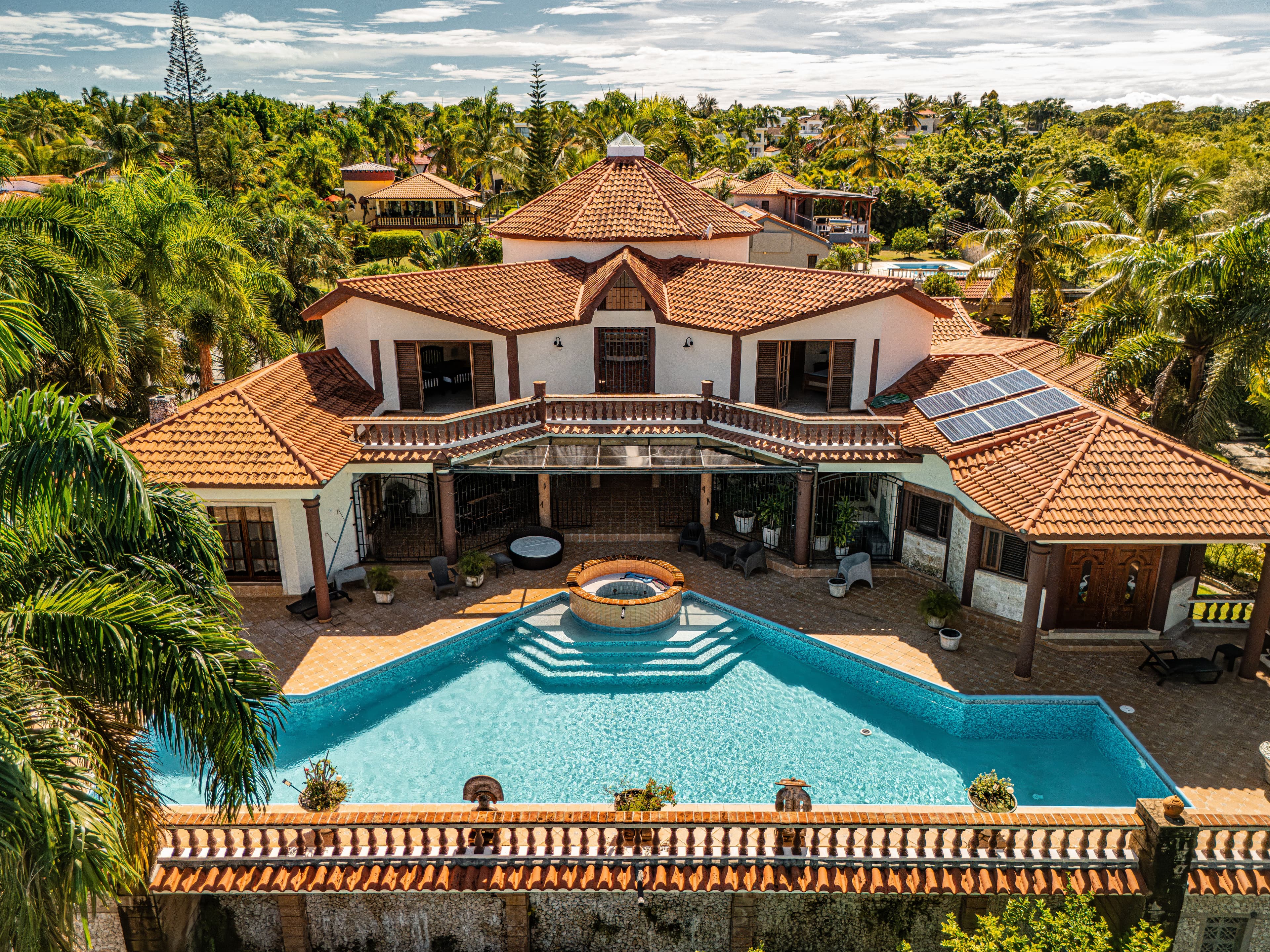 5-Bedroom Solar-Powered Villa with 20,000-Gallon Pool in Sosúa — Pool