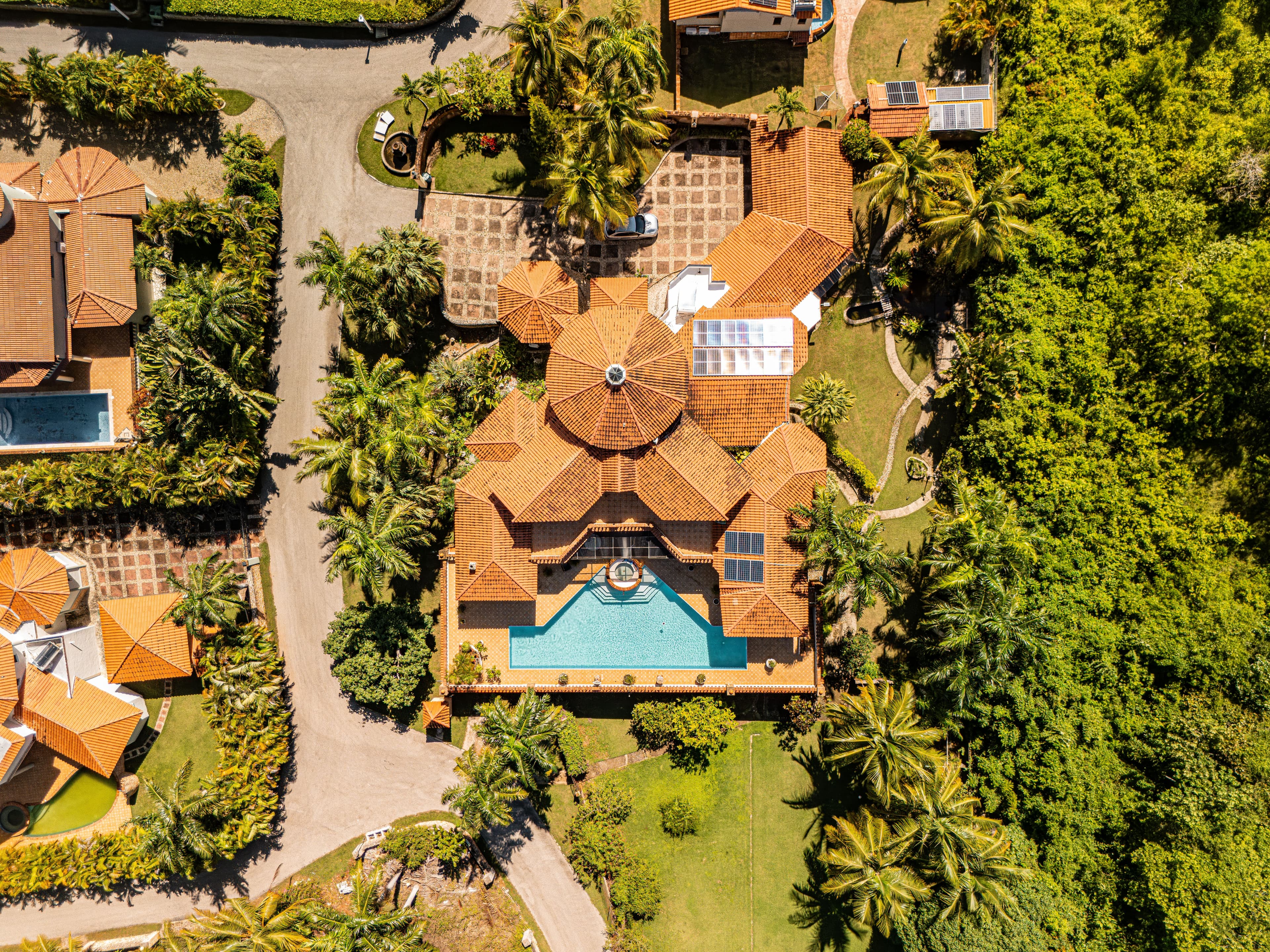 5-Bedroom Solar-Powered Villa with 20,000-Gallon Pool in Sosúa — Exterior
