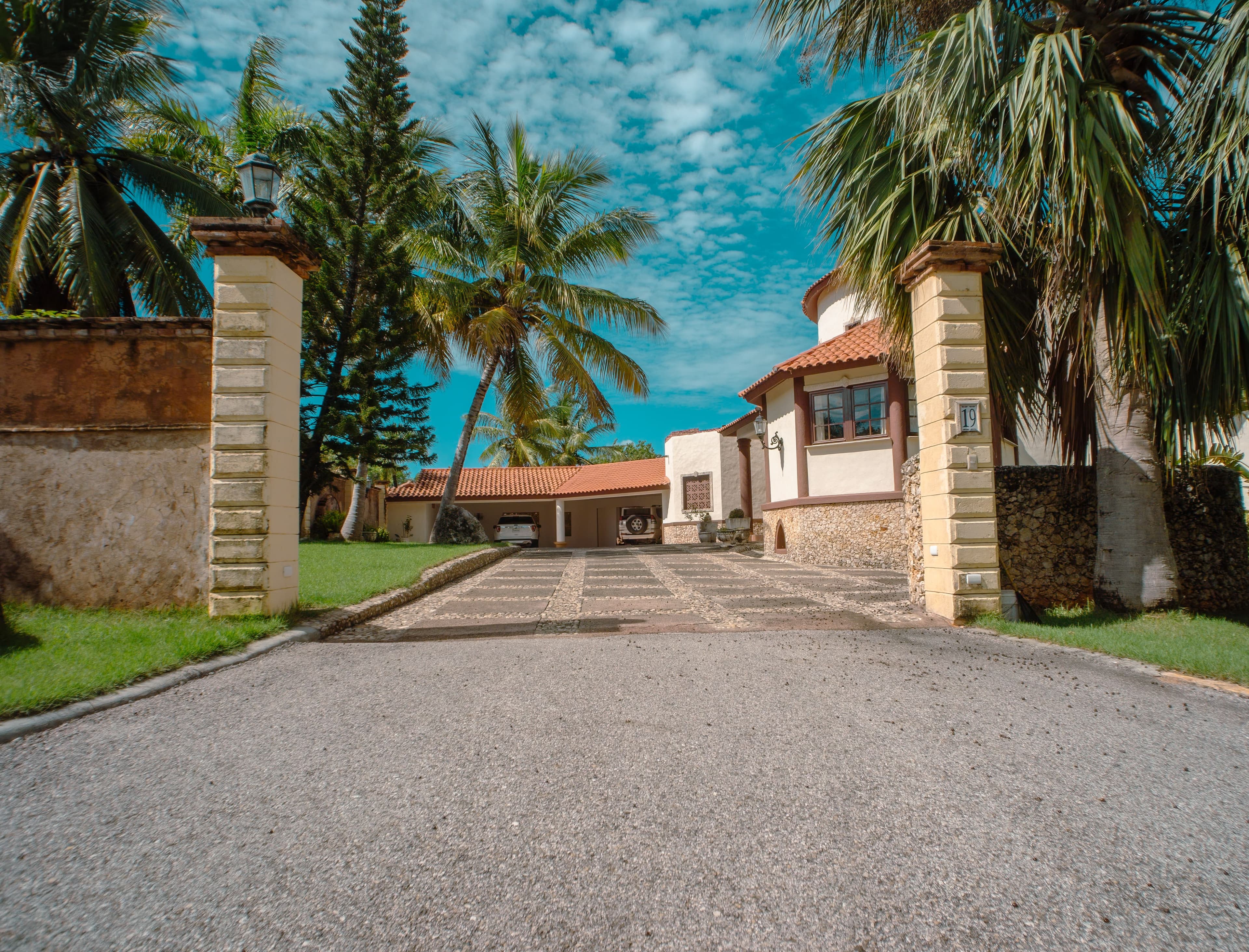 5-Bedroom Solar-Powered Villa with 20,000-Gallon Pool in Sosúa — Driveway & parking