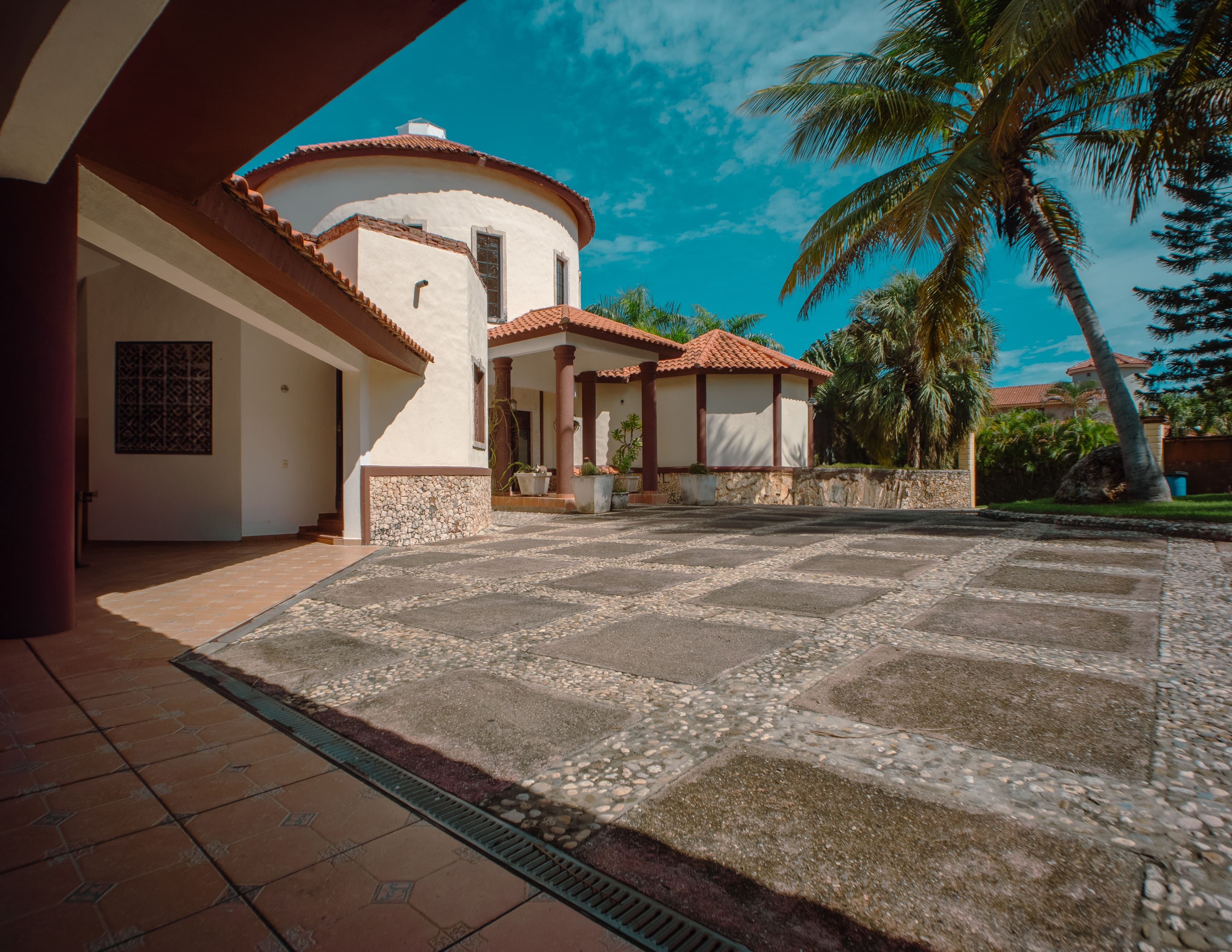 5-Bedroom Solar-Powered Villa with 20,000-Gallon Pool in Sosúa — Driveway & parking