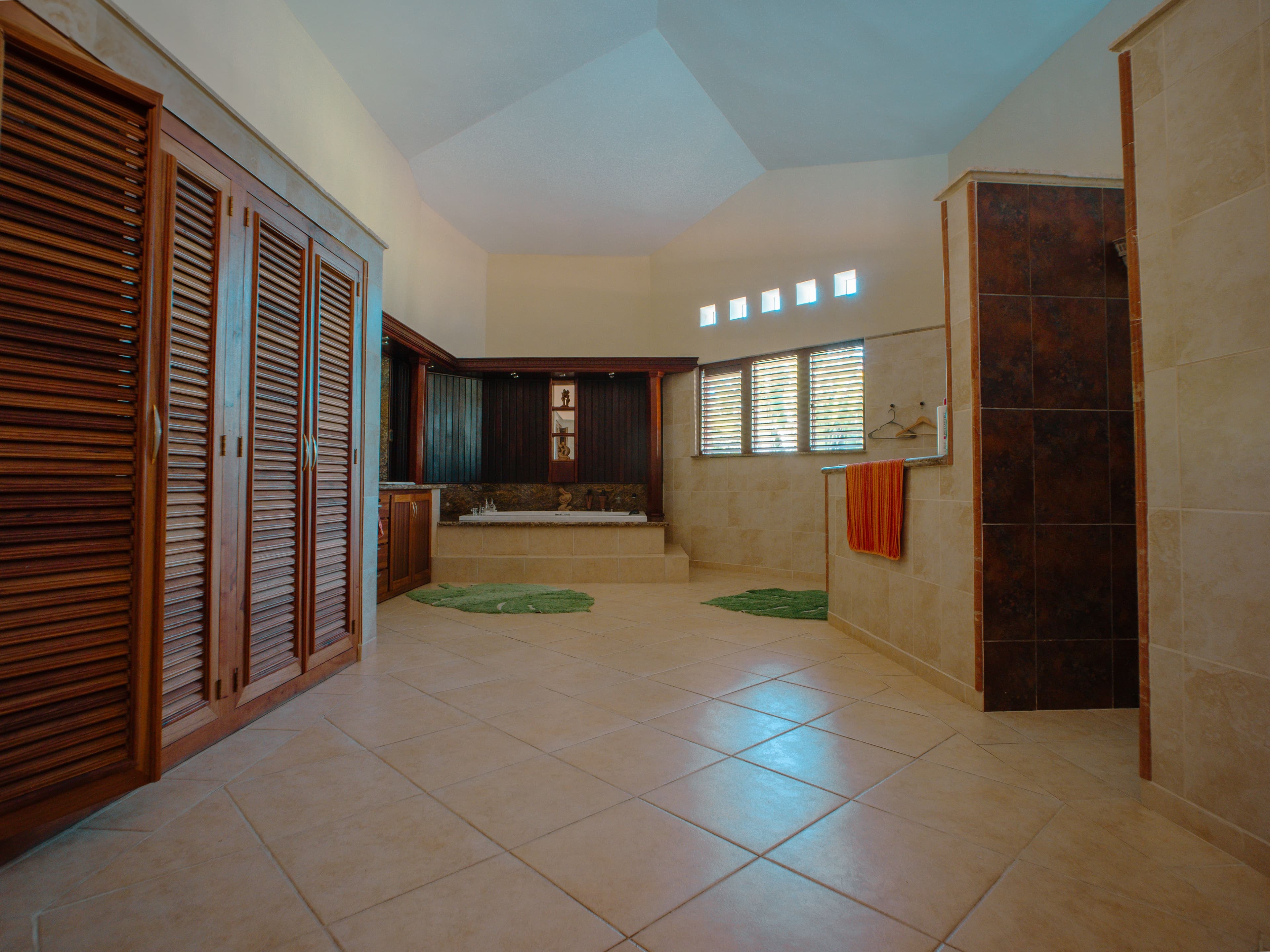 5-Bedroom Solar-Powered Villa with 20,000-Gallon Pool in Sosúa — Bathroom