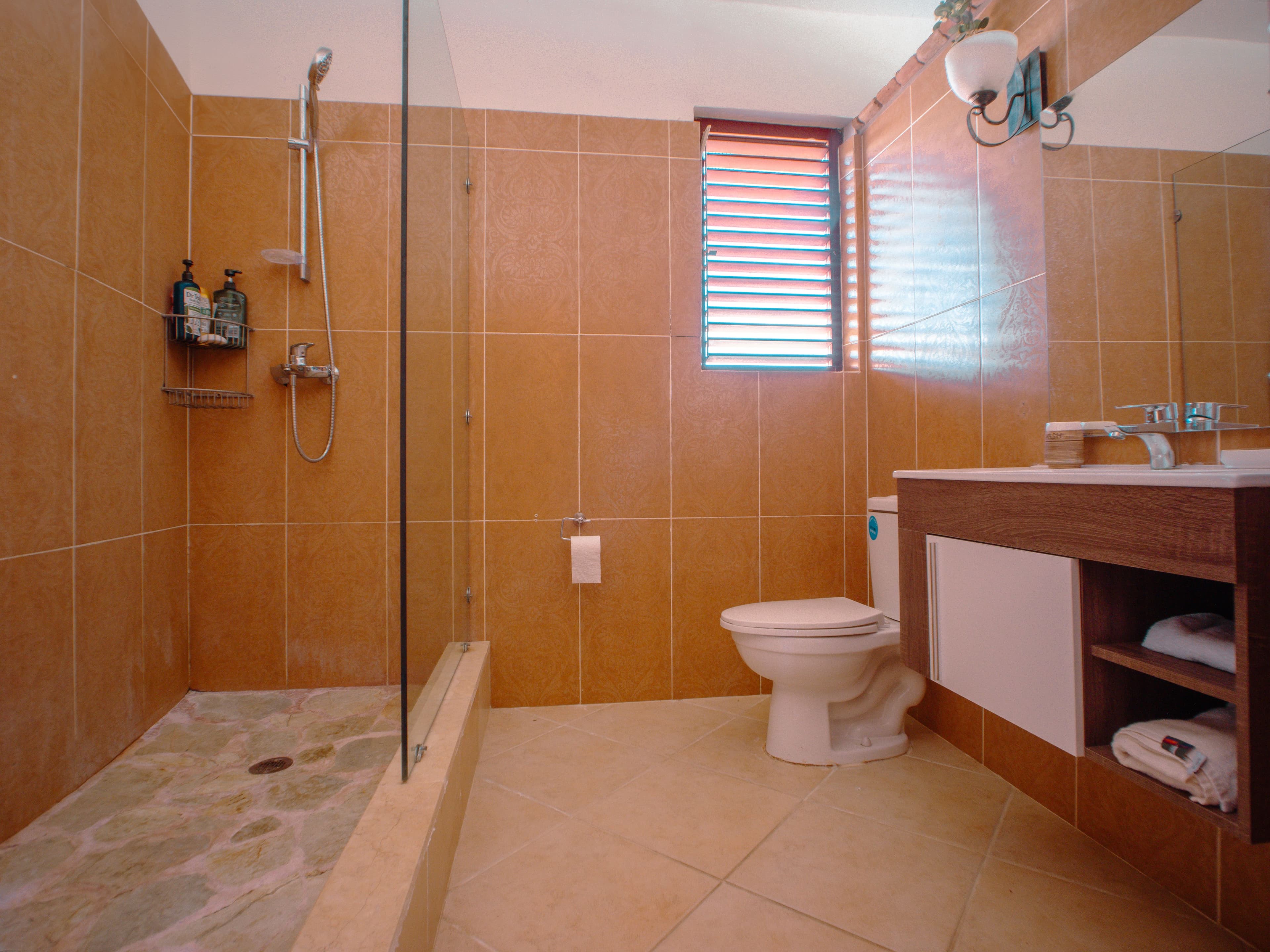 5-Bedroom Solar-Powered Villa with 20,000-Gallon Pool in Sosúa — Bathroom