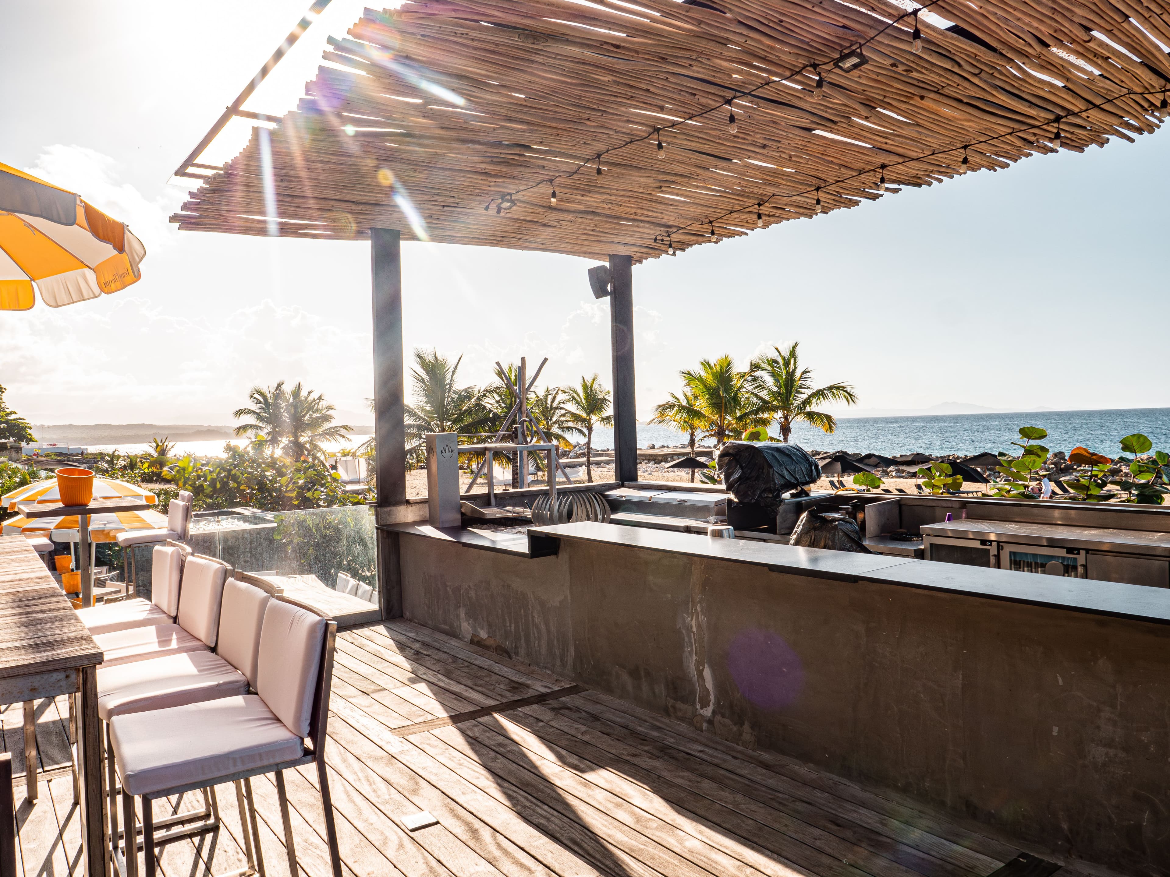 3-Bedroom Oceanfront Apartment with Private Terrace in Sosúa — Restaurant & bar