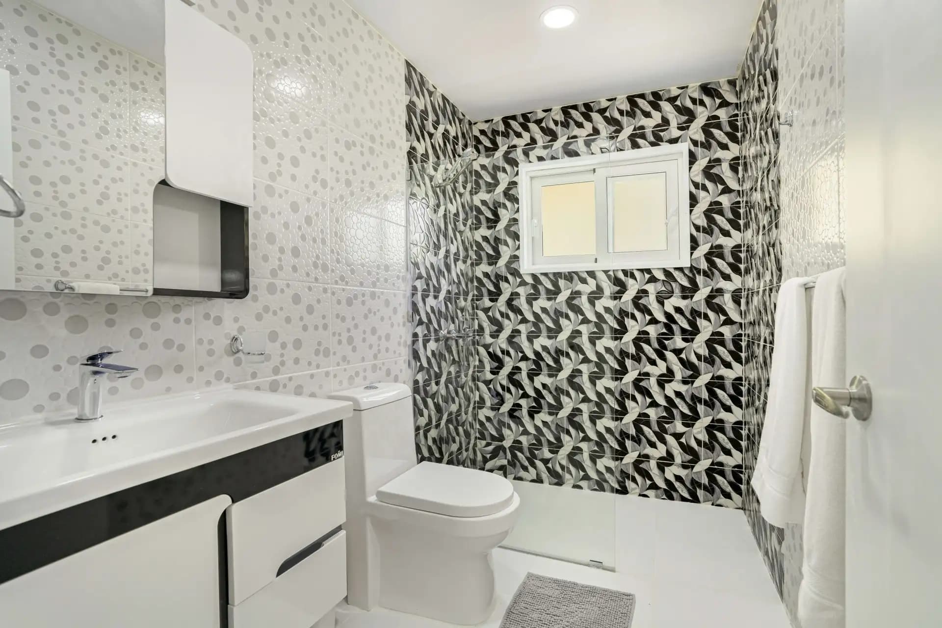 شقة من غرفتي نوم في الطابق الأرضي في Hispaniola Hill Side Condos، Sosúa — Bathroom
