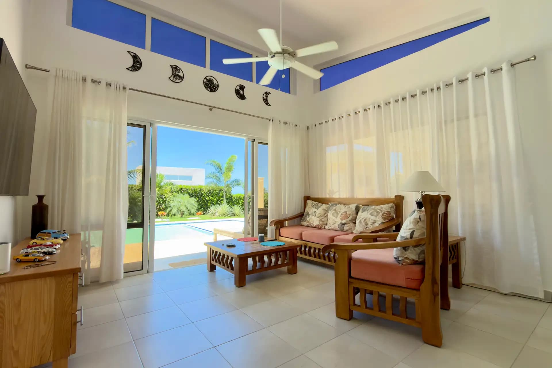 3-Bedroom Ocean View Villa with Pool in Casa Linda, Sosúa — Wohnzimmer