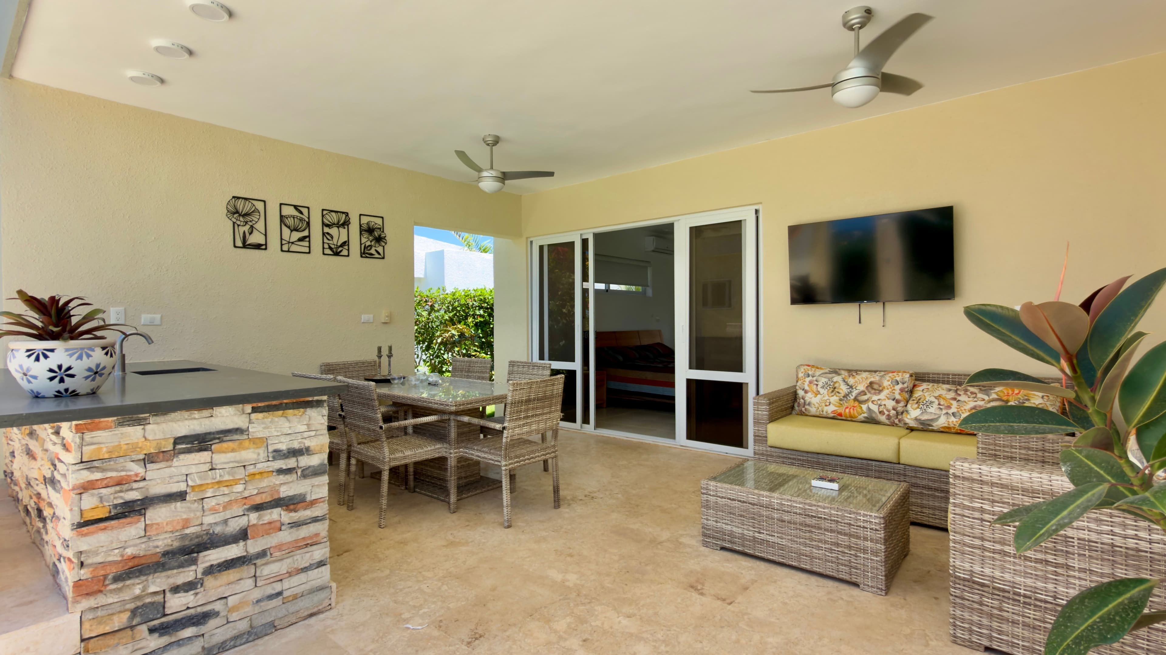 3-Bedroom Ocean View Villa with Pool in Casa Linda, Sosúa — Terrasse