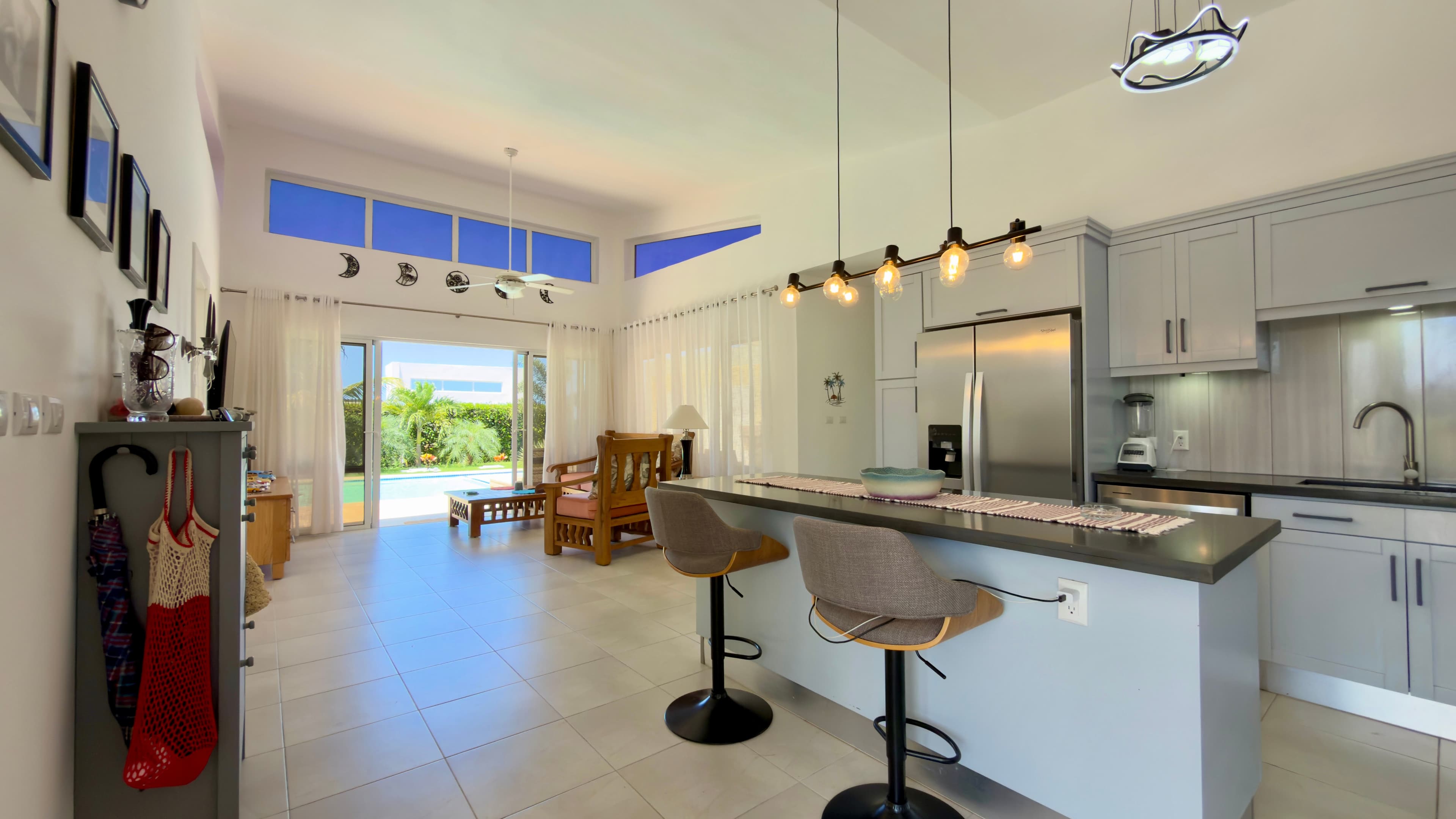 3-Bedroom Ocean View Villa with Pool in Casa Linda, Sosúa — Offener Wohn-/Essbereich