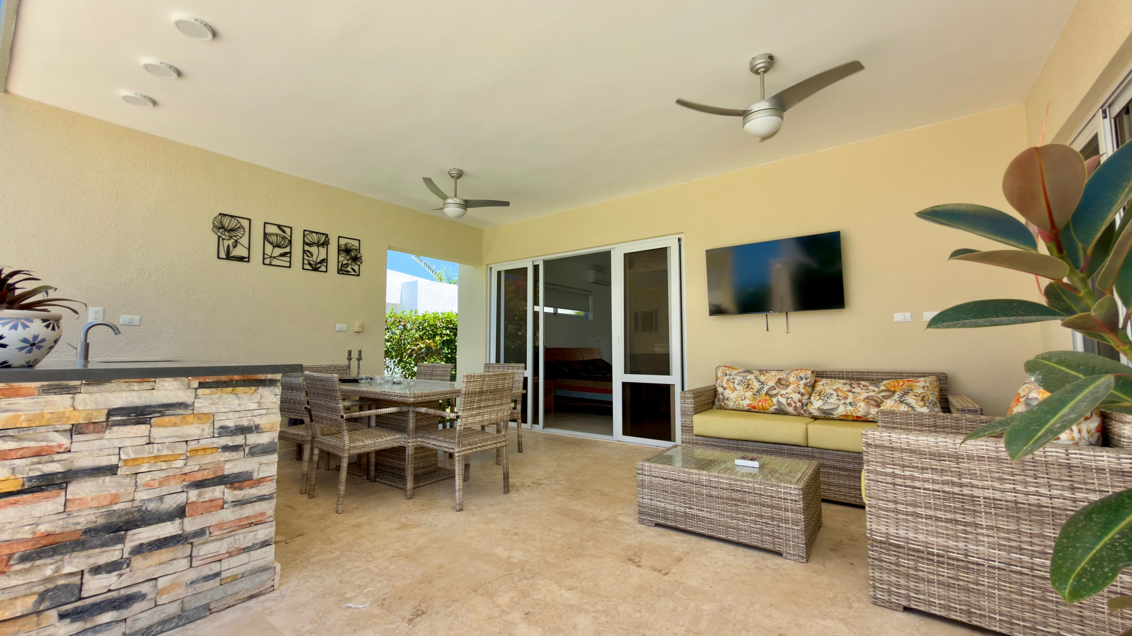 3-Bedroom Ocean View Villa with Pool in Casa Linda, Sosúa — Terrasse
