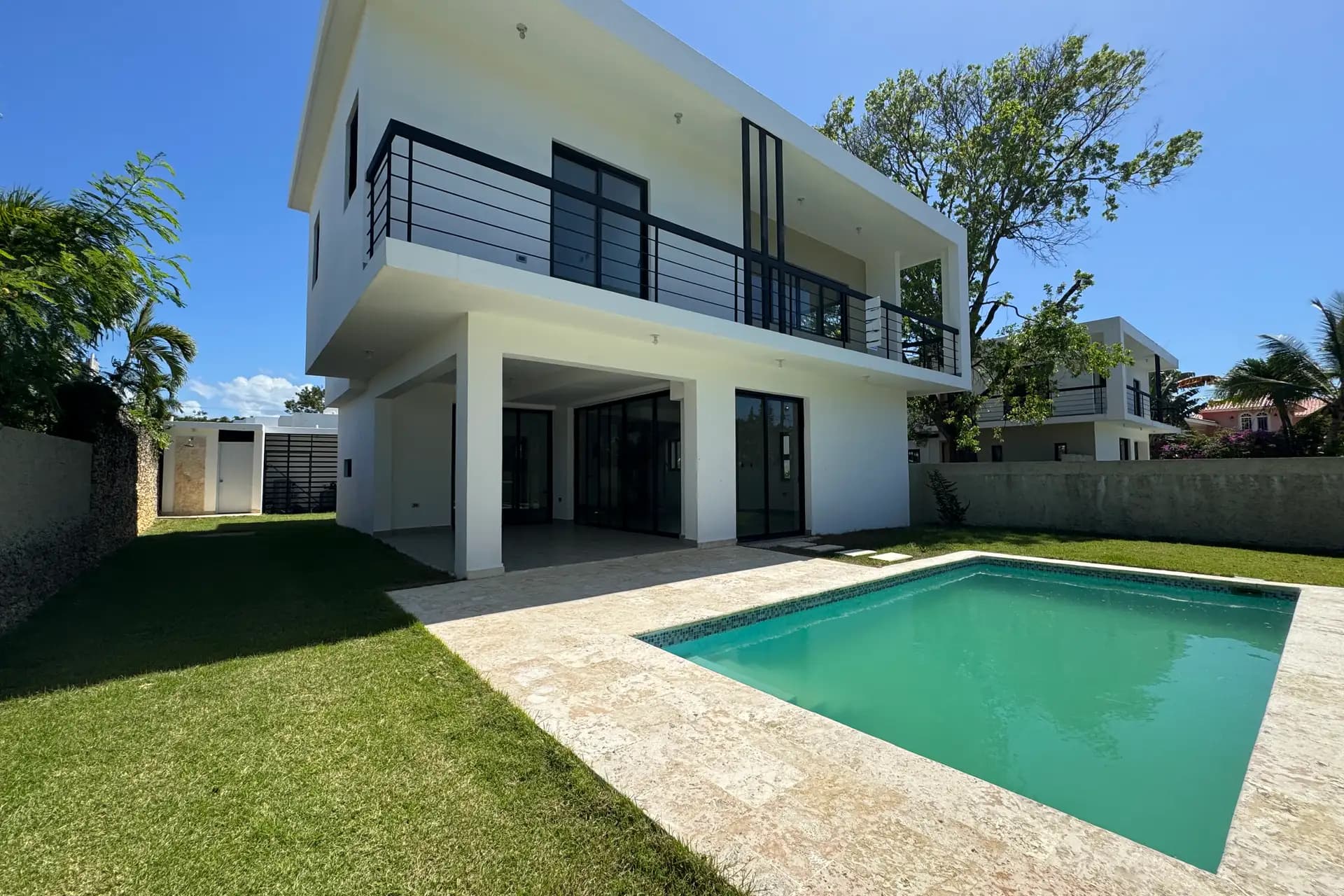 Modern 3-Bedroom Pool Villa in Villas Larimar, Perla Marina — Pool