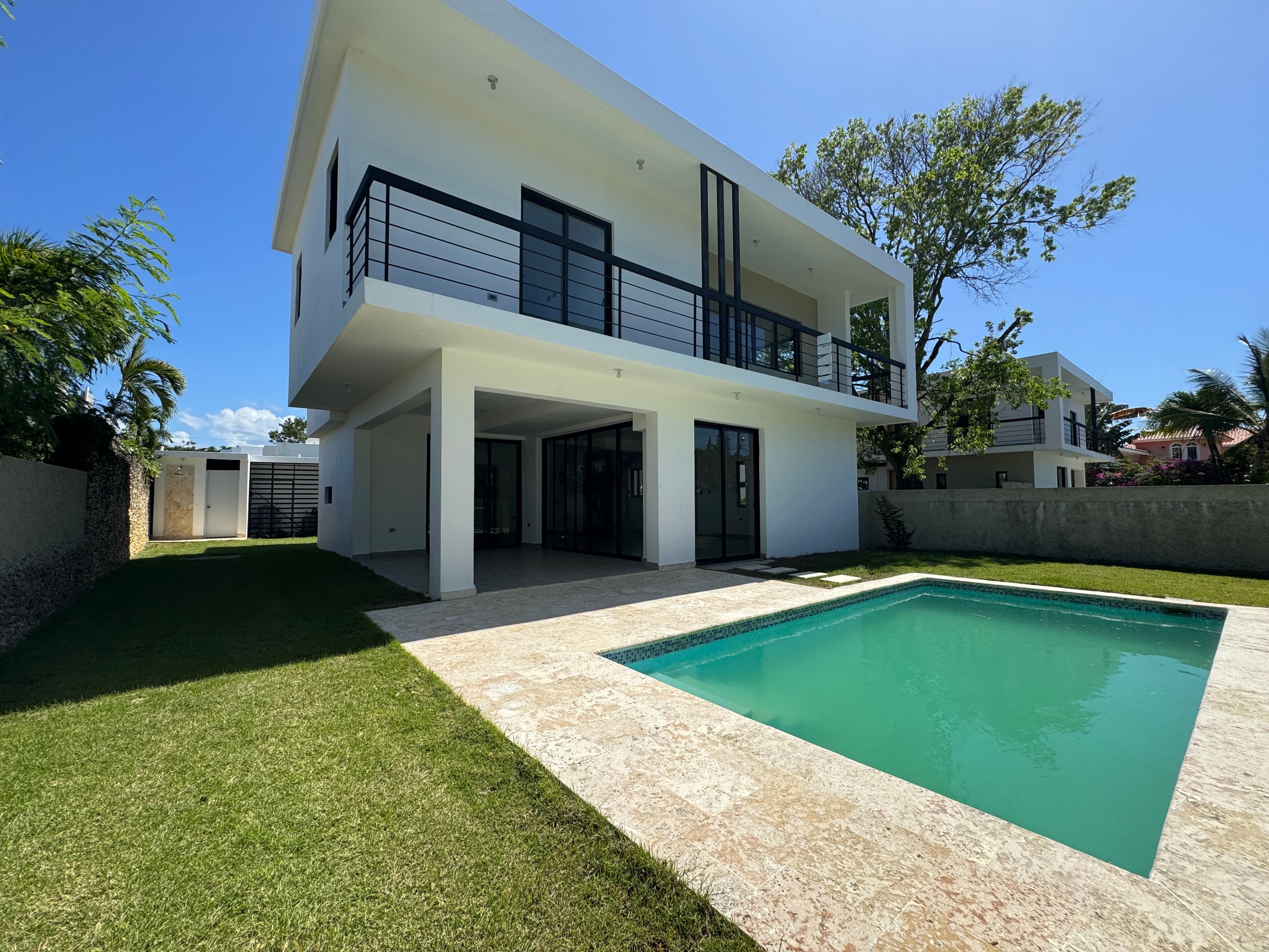 Modern 3-Bedroom Pool Villa in Villas Larimar, Perla Marina — Pool
